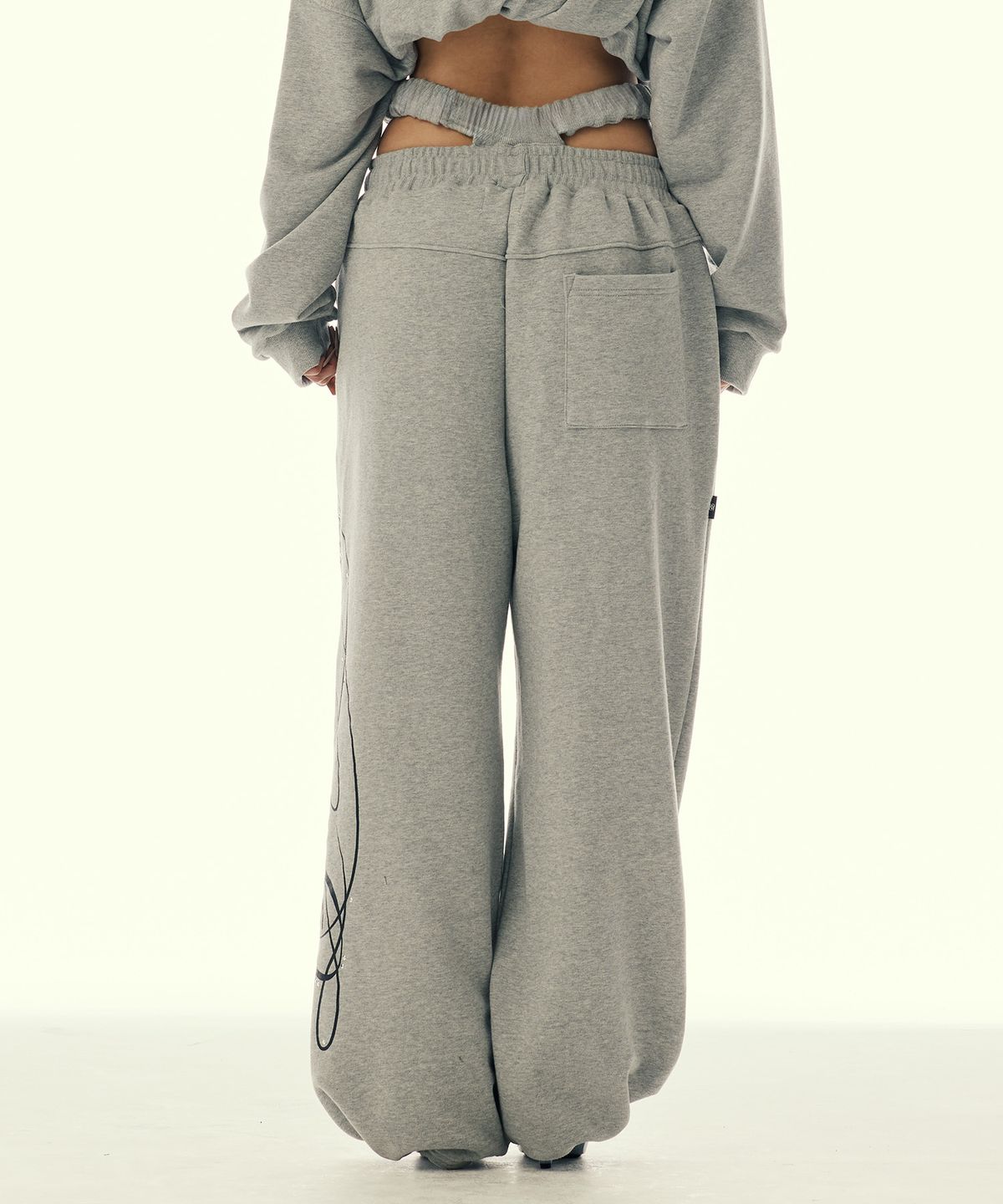 길라아카이브(GILAARCHIVE) CUT-OUT DOUBLE WAIST SWEAT PANTS_GREY