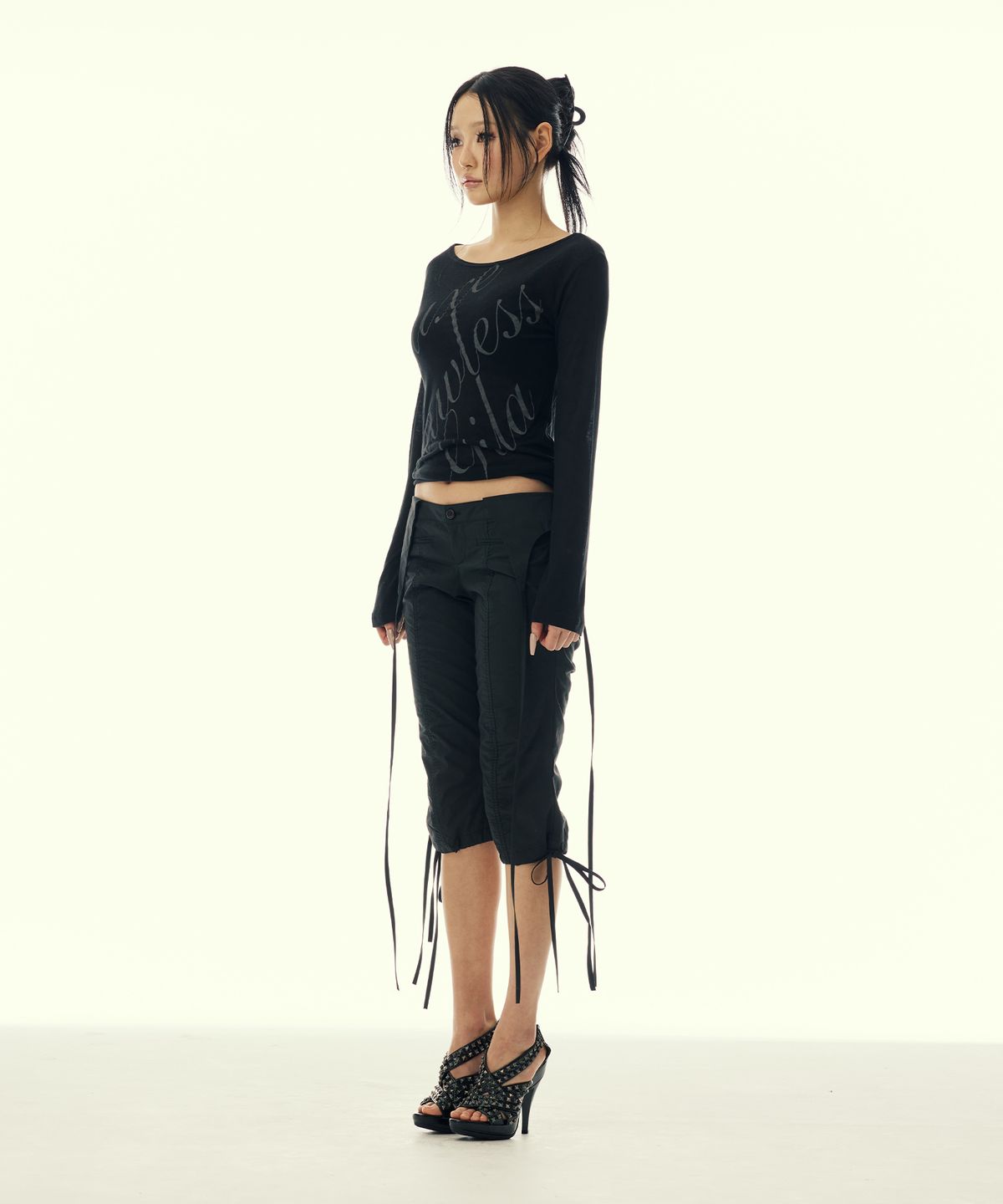 길라아카이브(GILAARCHIVE) SHIRRING OVERLAP CAPRI PANTS_BLACK
