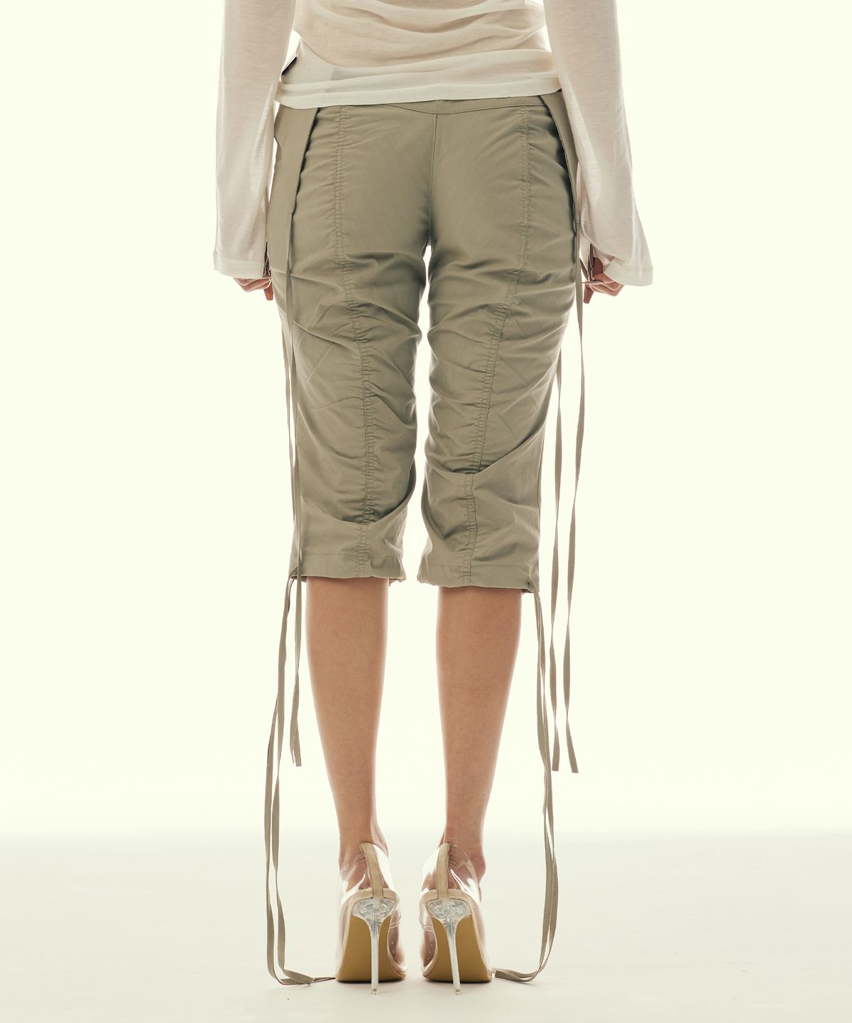 길라아카이브(GILAARCHIVE) SHIRRING OVERLAP CAPRI PANTS_BEIGE