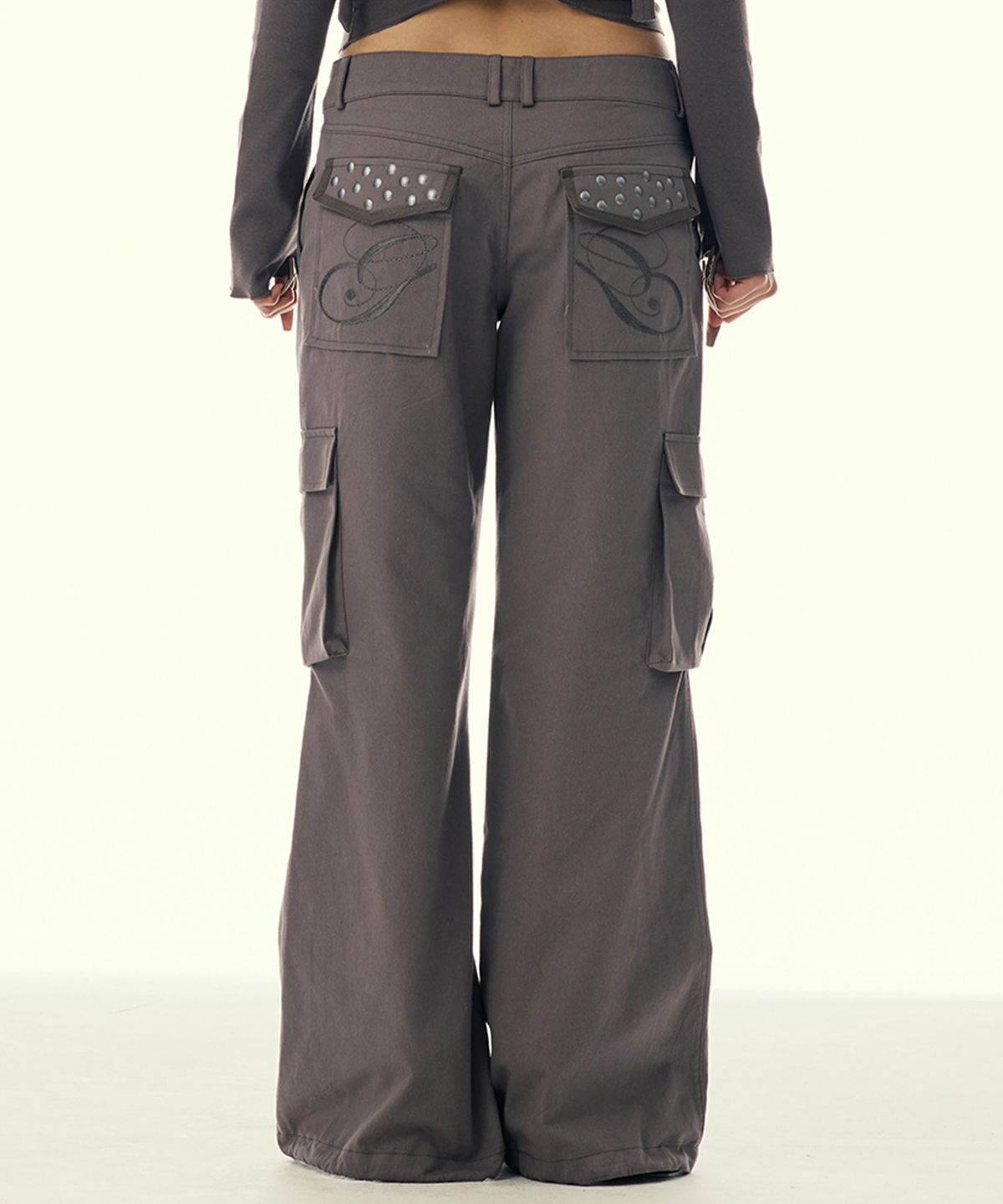 길라아카이브(GILAARCHIVE) POCKET EMBROIDED STRING CARGO PANTS_BROWN