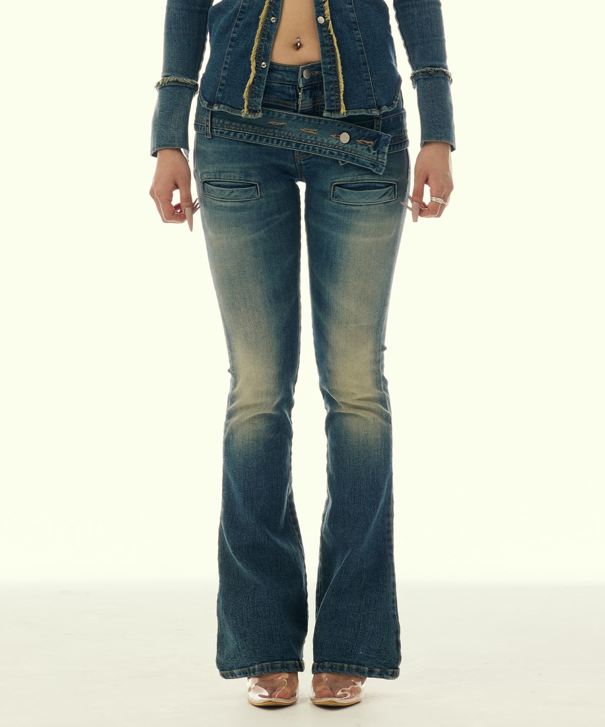길라아카이브(GILAARCHIVE) TWIST BELT BOOTCUT DENIM PANTS_BLUE