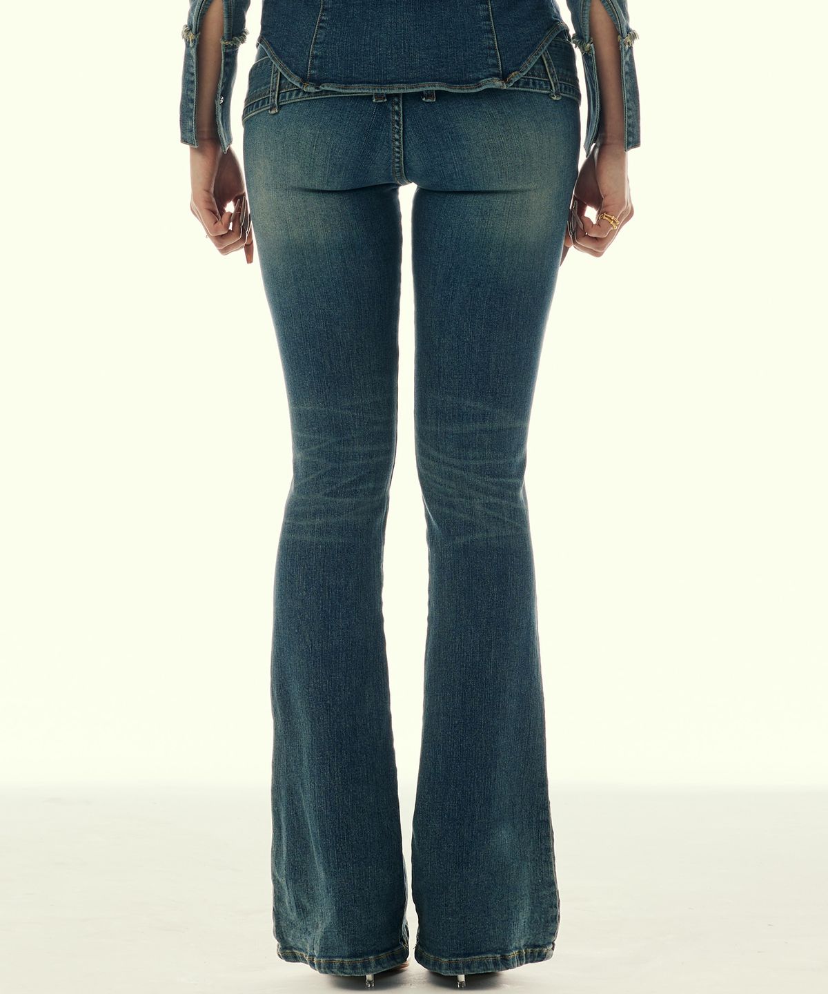 길라아카이브(GILAARCHIVE) TWIST BELT BOOTCUT DENIM PANTS_BLUE
