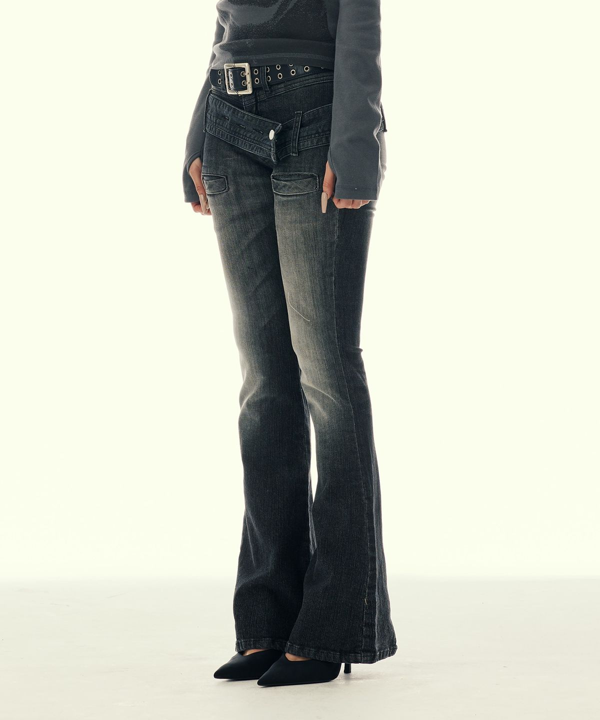 길라아카이브(GILAARCHIVE) TWIST BELT BOOTCUT DENIM PANTS_BLACK