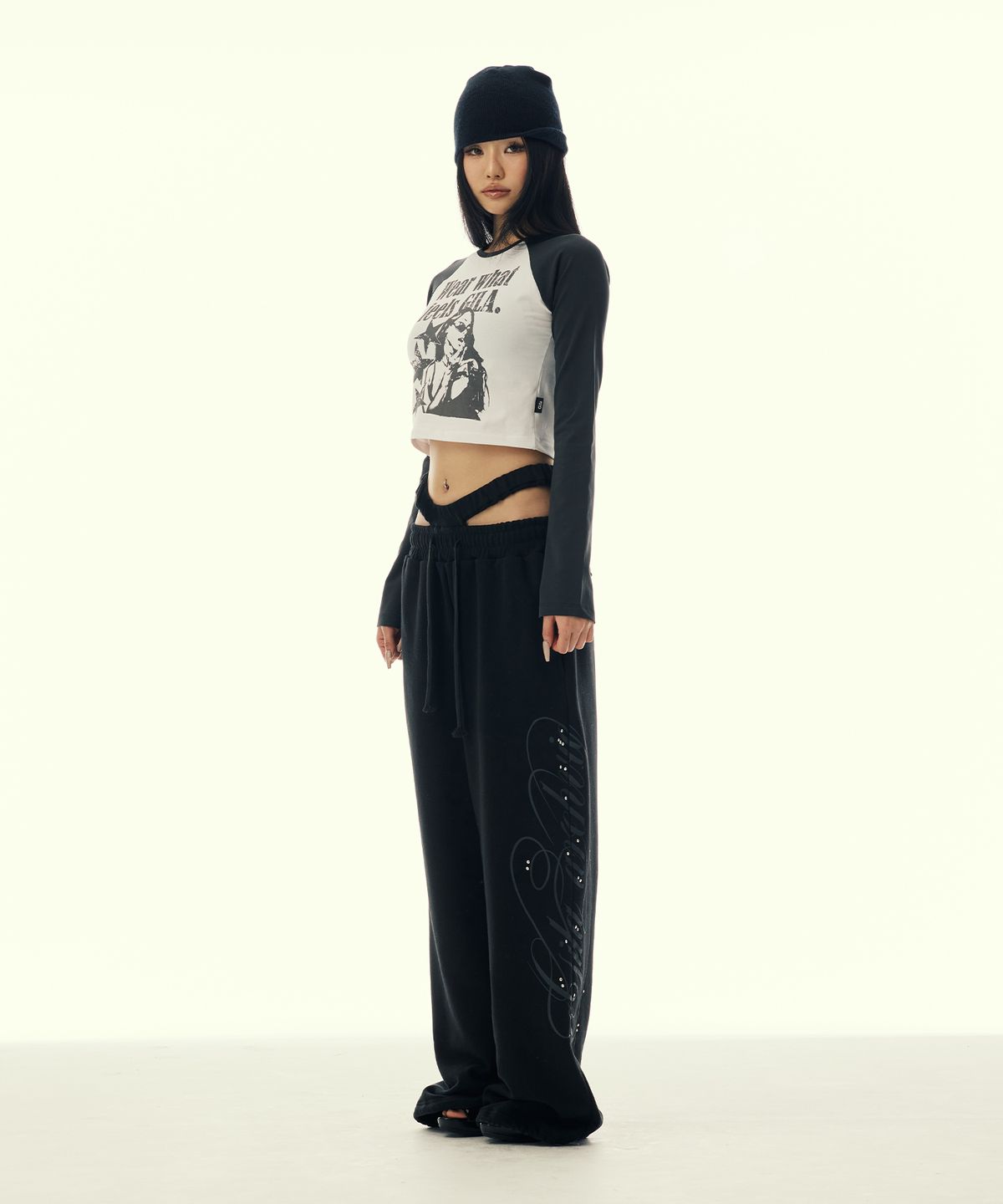 길라아카이브(GILAARCHIVE) GRAPHIC RAGLAN LONG SLEEVE_BLACK
