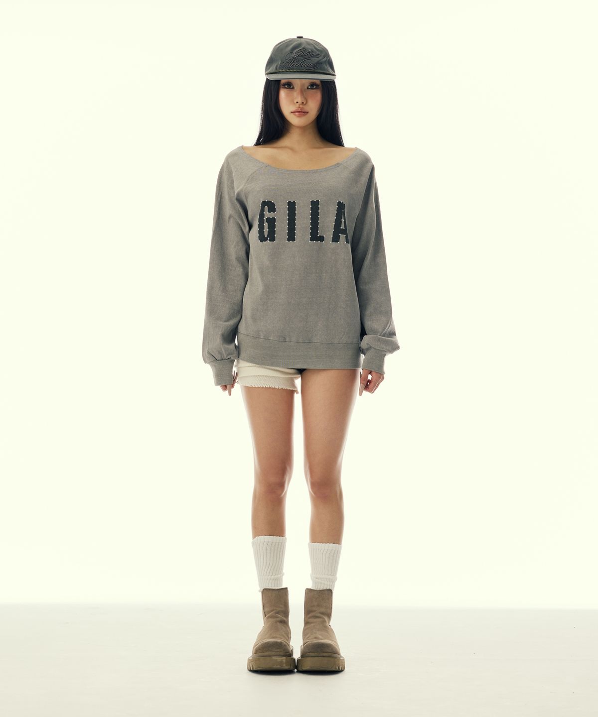 길라아카이브(GILAARCHIVE) BOLD LOGO BACKLESS SWEAT SHIRTS_BEIGE