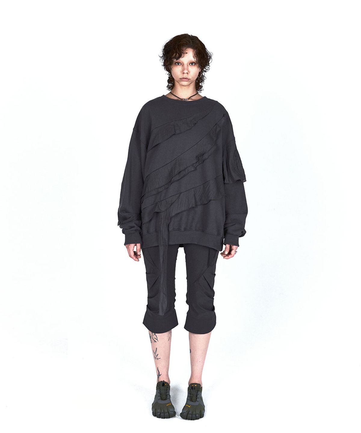 디프런티스(DIFFERENTIS) Sheer Ruffled Sweatshirt (CH)