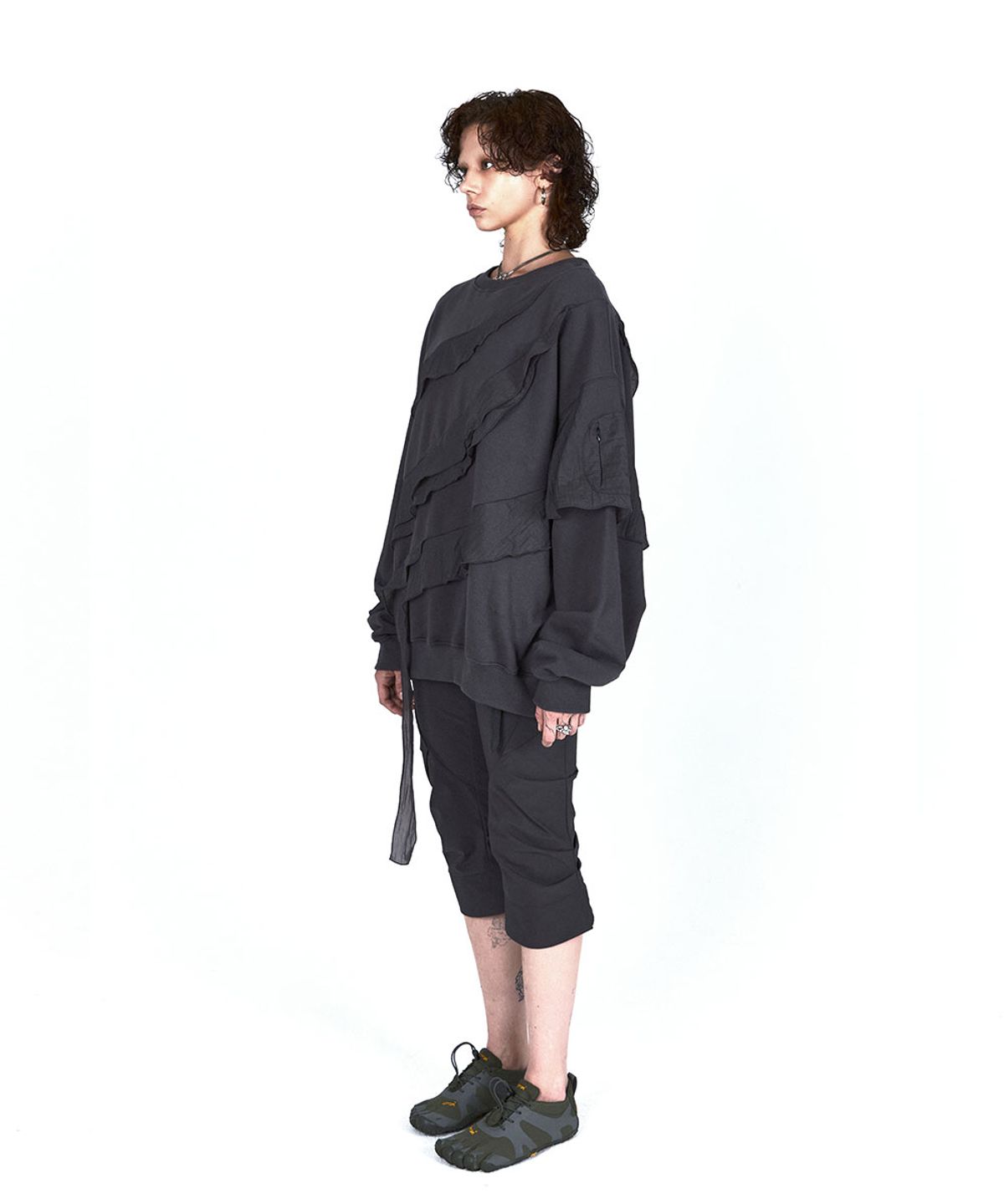 디프런티스(DIFFERENTIS) Sheer Ruffled Sweatshirt (CH)
