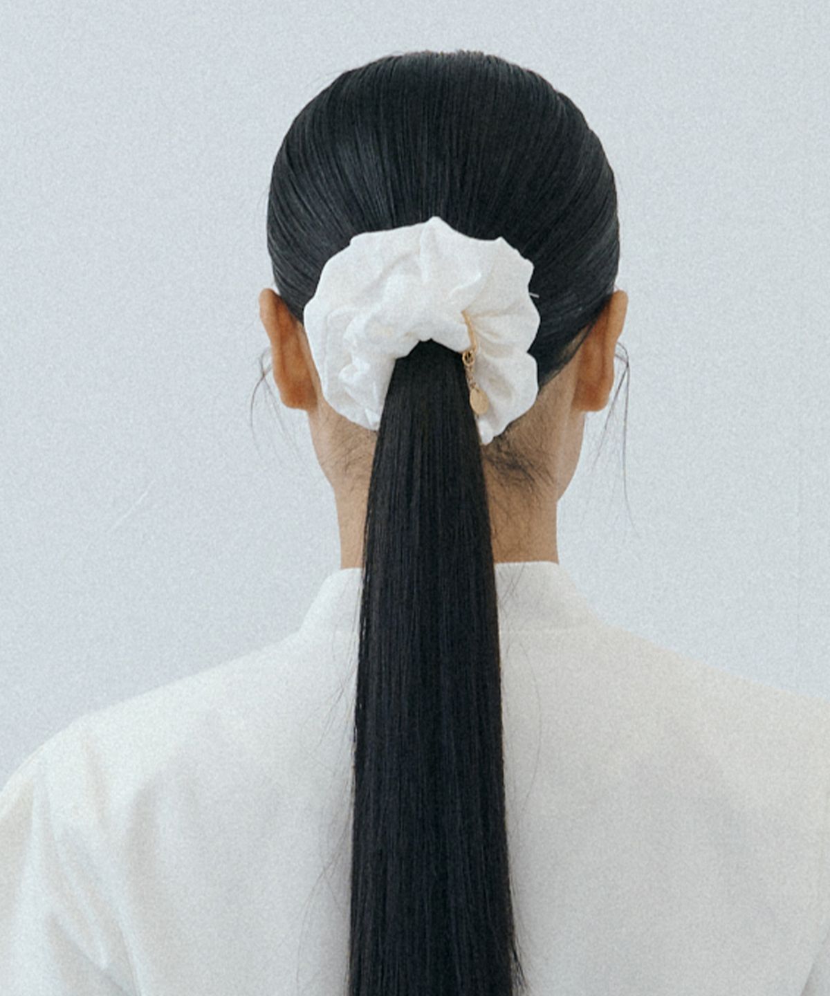 루시르주(LUCIR ZU) Scrunchie + Detachable Pearl Charm Set (ivory)
