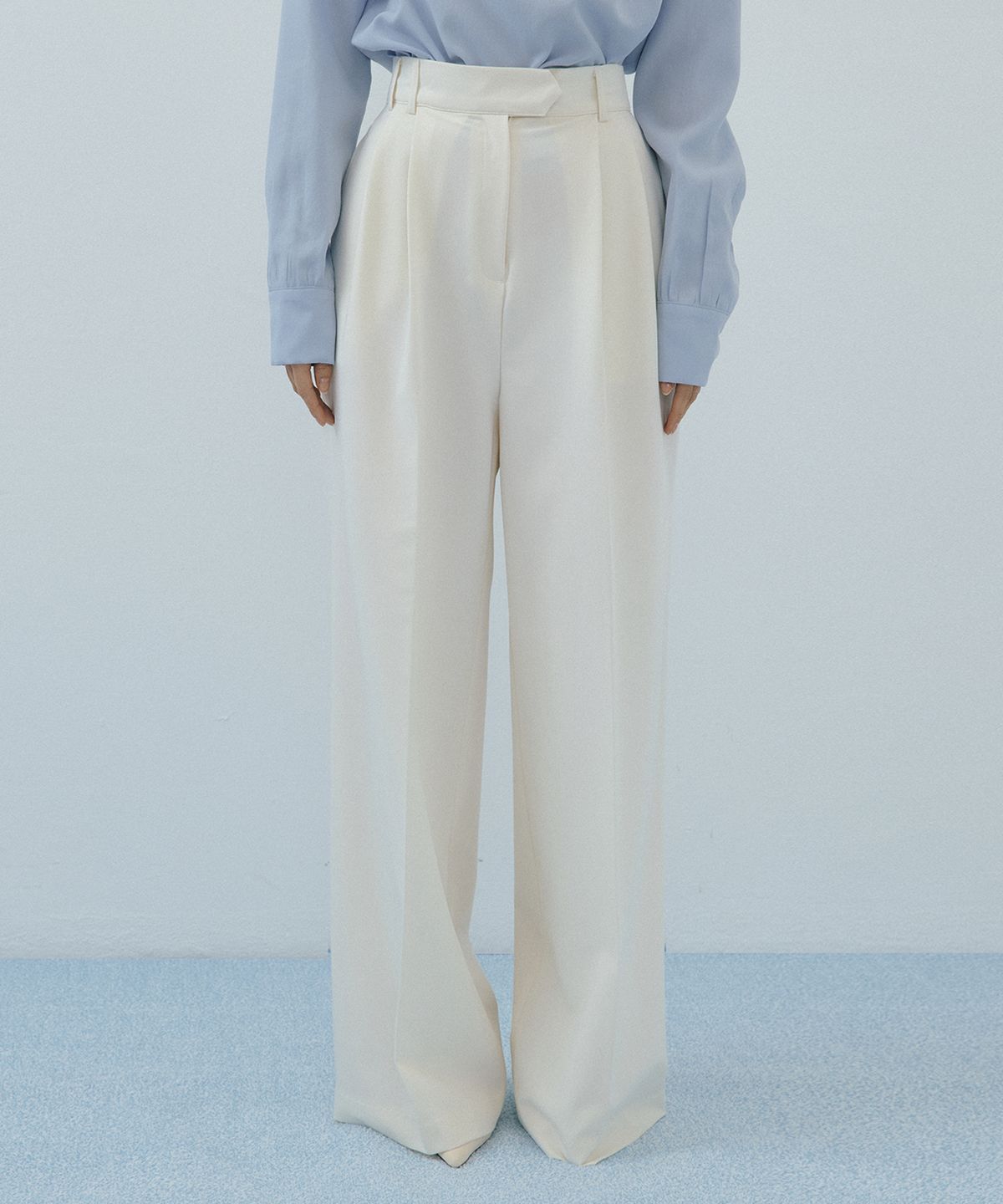 루시르주(LUCIR ZU) Triangle Tab Wide Slacks (ivory)