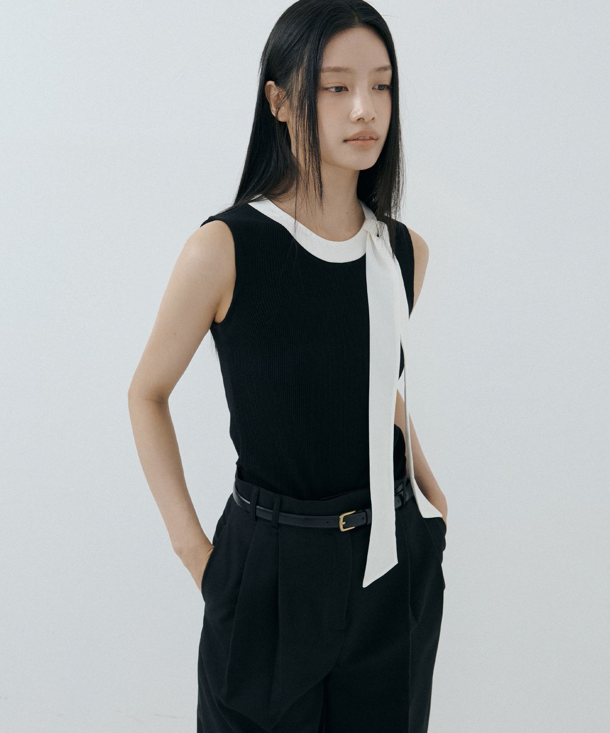 루시르주(LUCIR ZU) Scarf Neck Ribbed Tank (black)