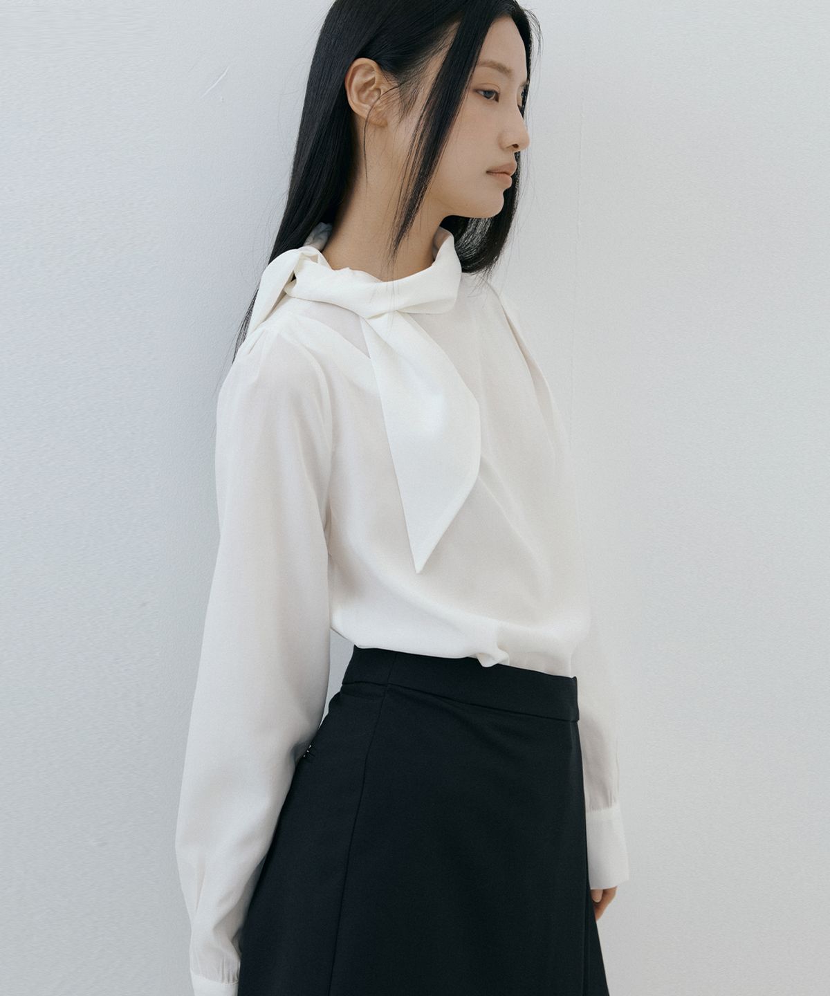 루시르주(LUCIR ZU) Ribbon Silky Blouse (ivory)