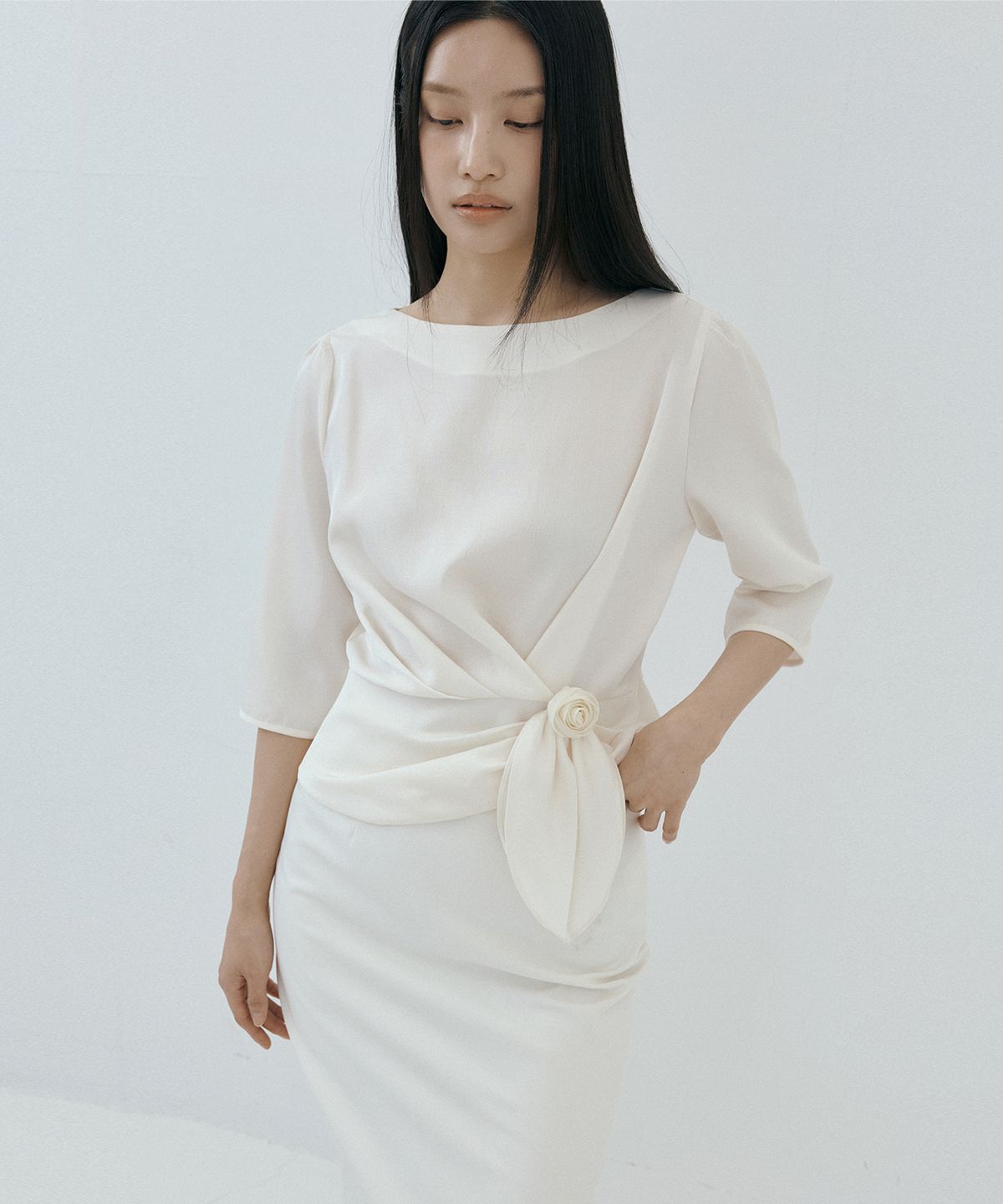 루시르주(LUCIR ZU) Silky Blouse & Corsage Brooch Set (ivory)