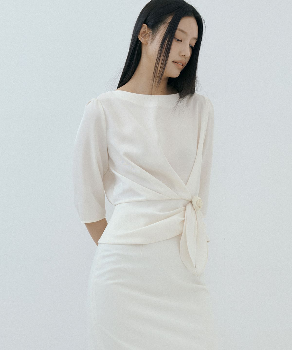 루시르주(LUCIR ZU) Silky Blouse & Corsage Brooch Set (ivory)