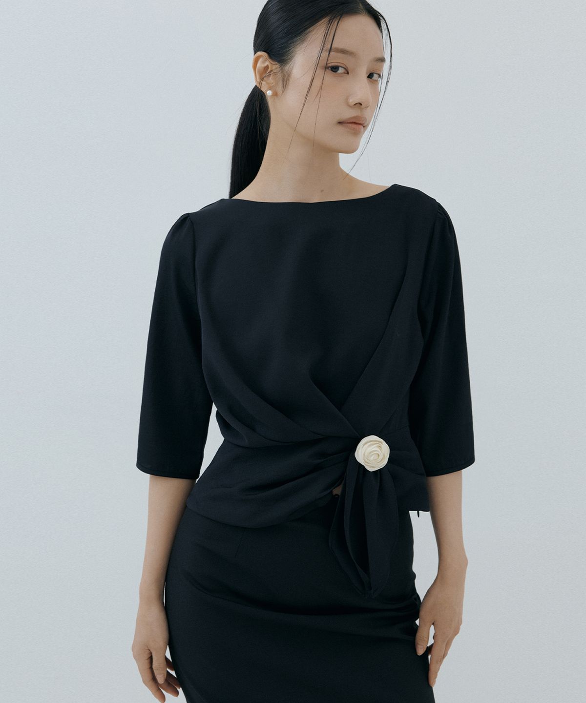 루시르주(LUCIR ZU) Silky Blouse & Corsage Brooch Set (black)