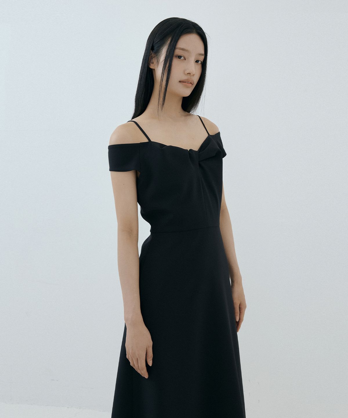 루시르주(LUCIR ZU) Romantic Twist Strap Dress (black)