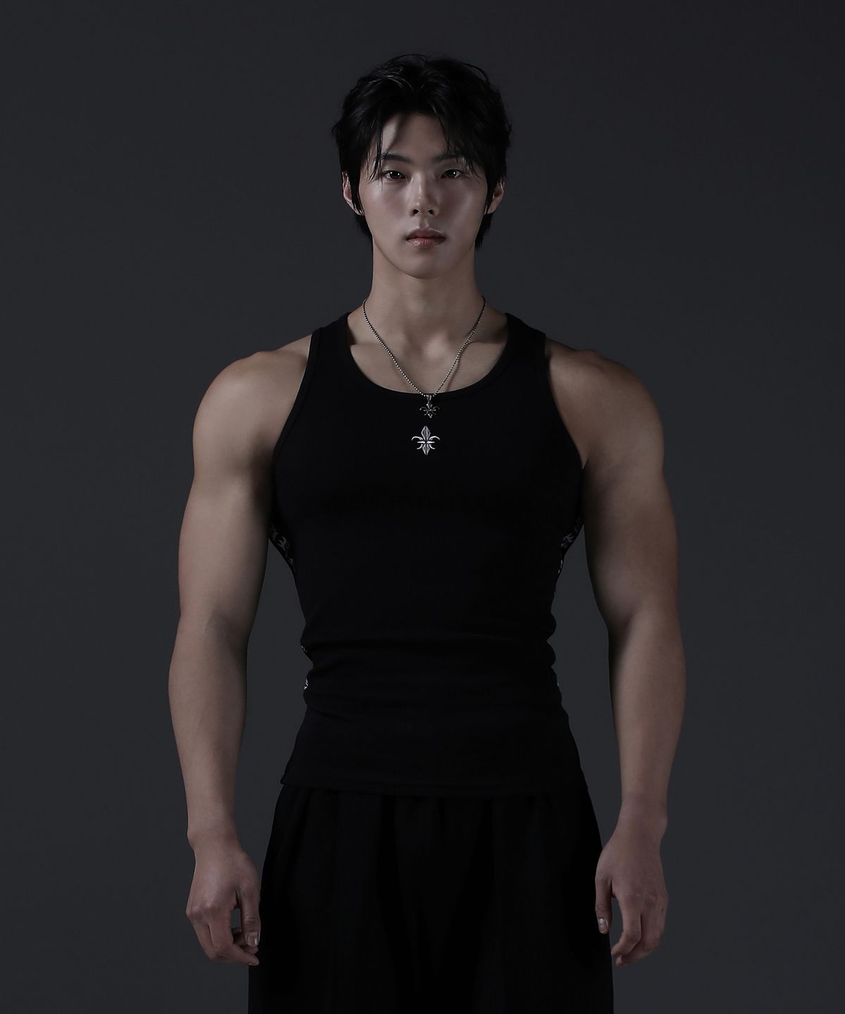 카미드(CARMID) 노블 레터링 밴드 머슬핏 슬리브리스