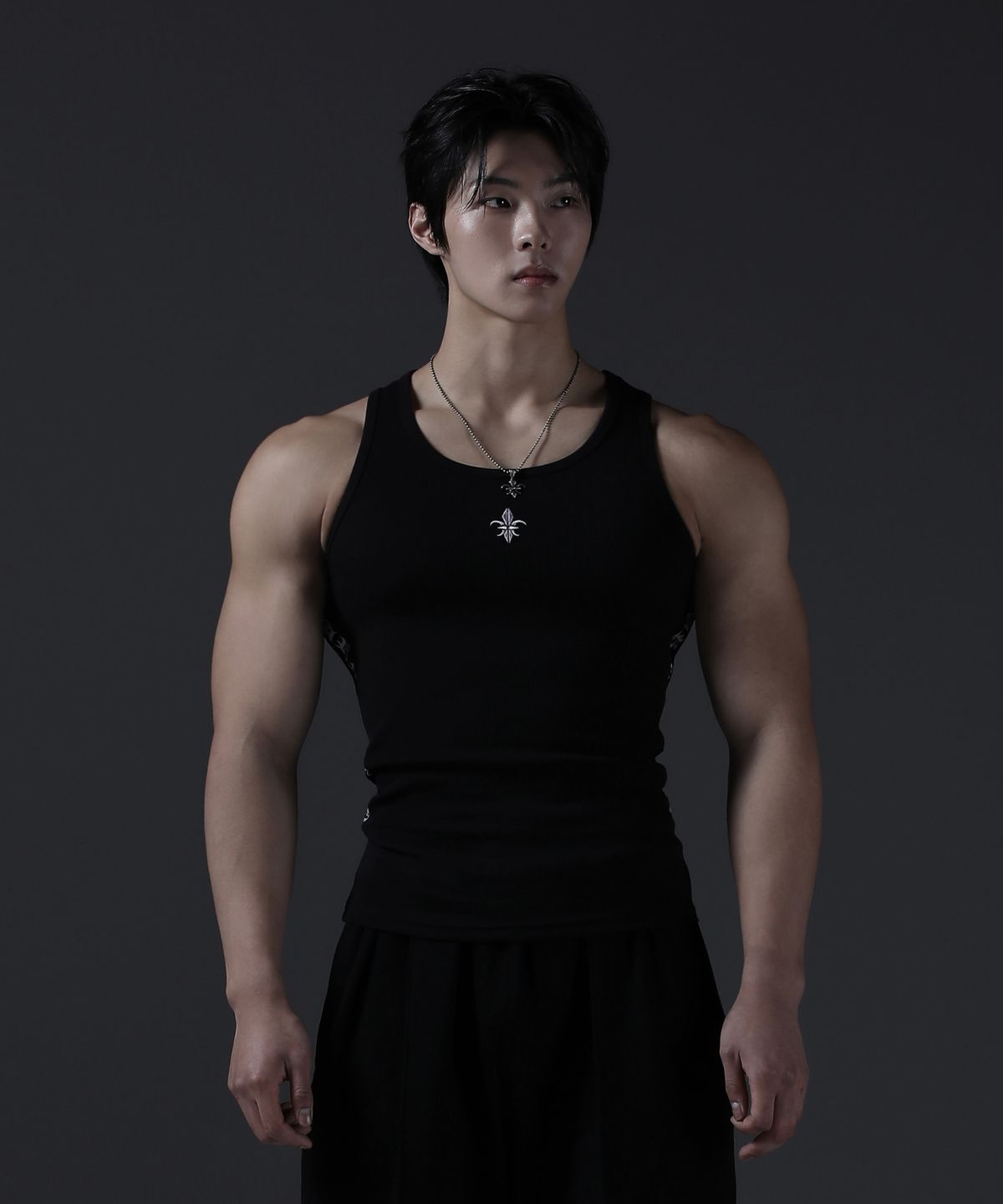 카미드(CARMID) 노블 레터링 밴드 머슬핏 슬리브리스
