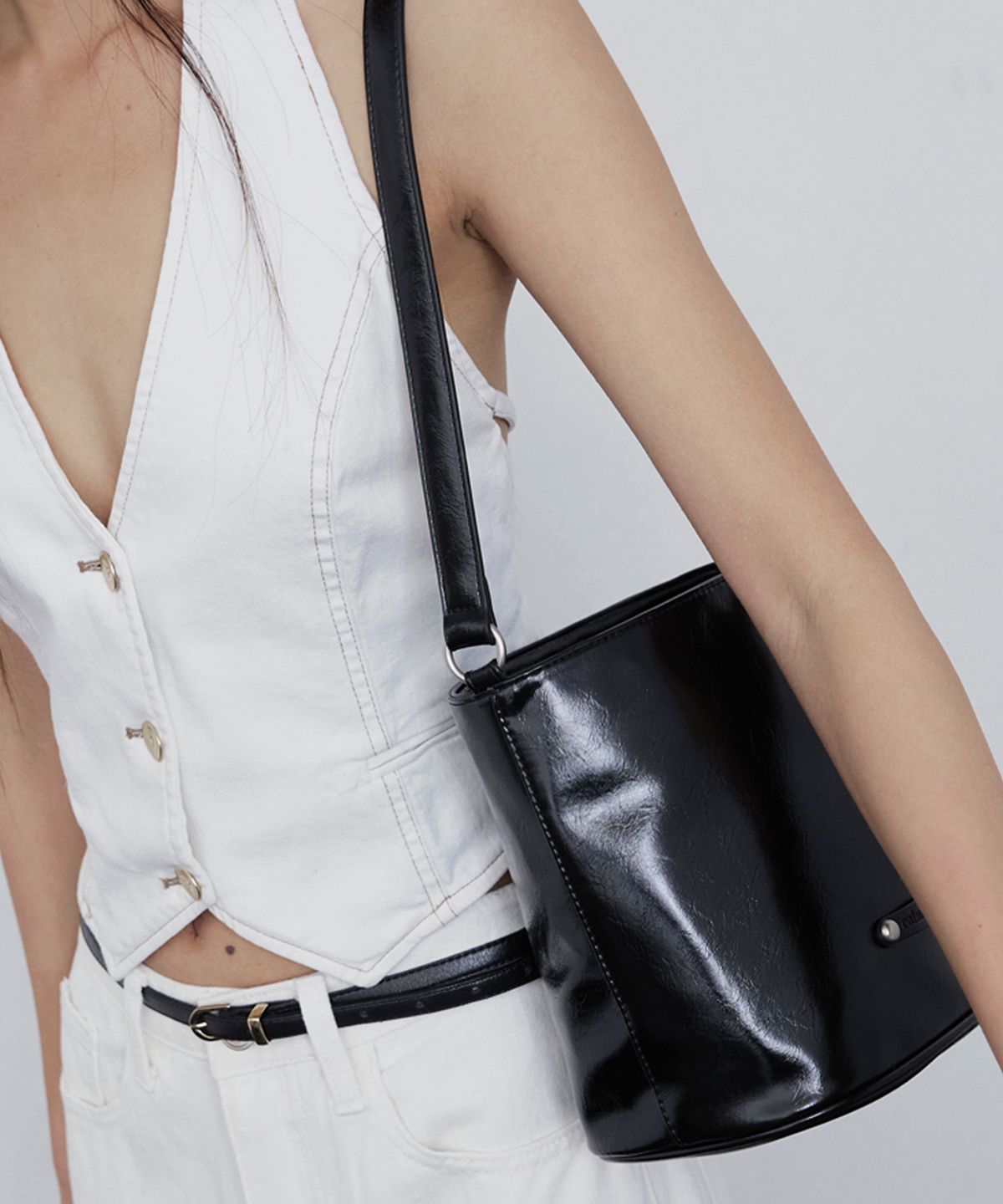 레이몬트(RAIMENT) Stud Band Basket Bag_Black