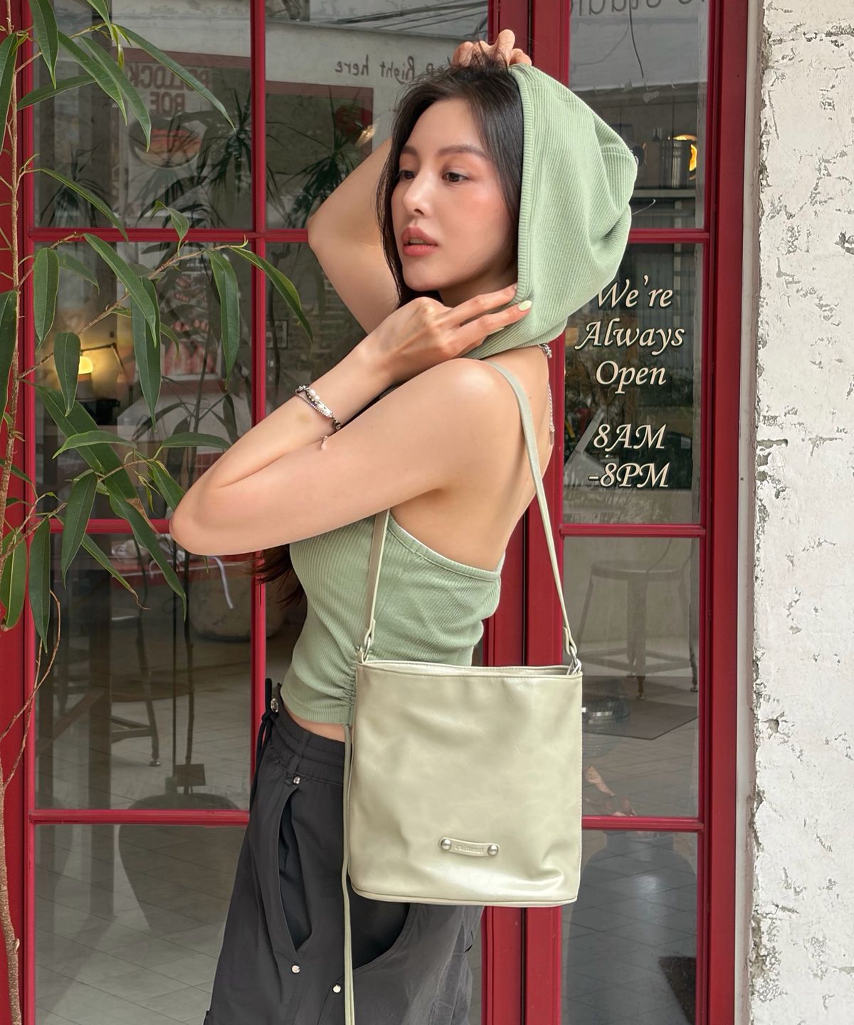 레이몬트(RAIMENT) Stud Band Basket Bag_Light Khaki