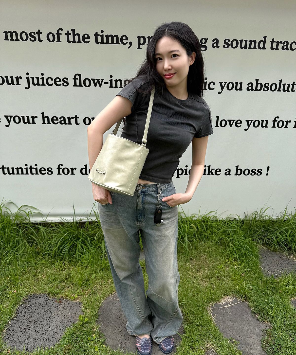레이몬트(RAIMENT) Stud Band Basket Bag_Light Khaki