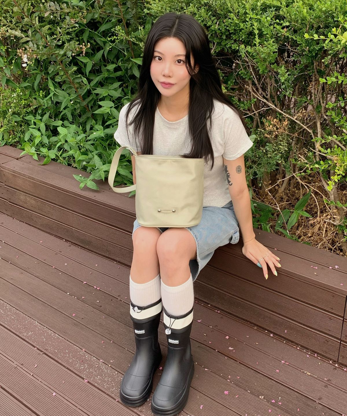 레이몬트(RAIMENT) Stud Band Basket Bag_Light Khaki