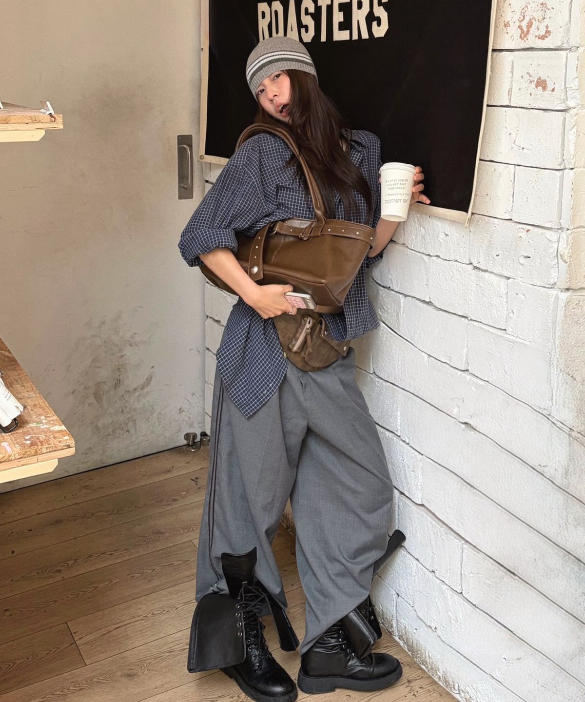 레이몬트(RAIMENT) Stud Strap Boat Bag_Brown