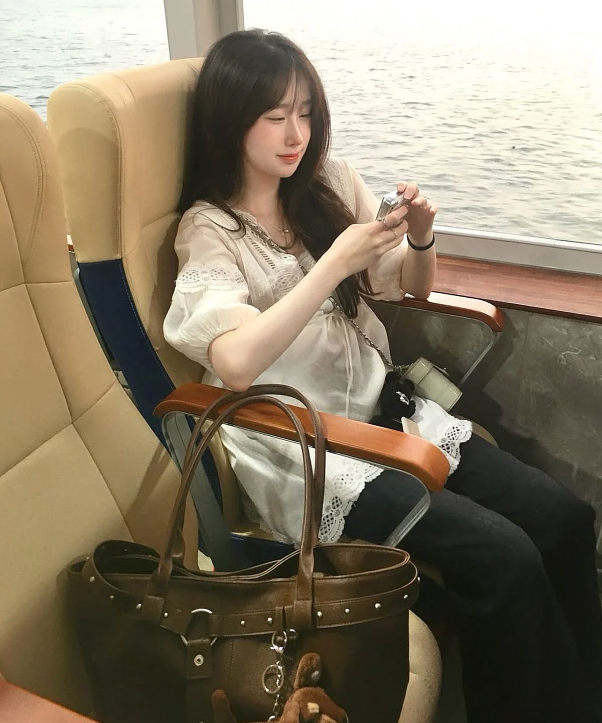 레이몬트(RAIMENT) Stud Strap Boat Bag_Brown