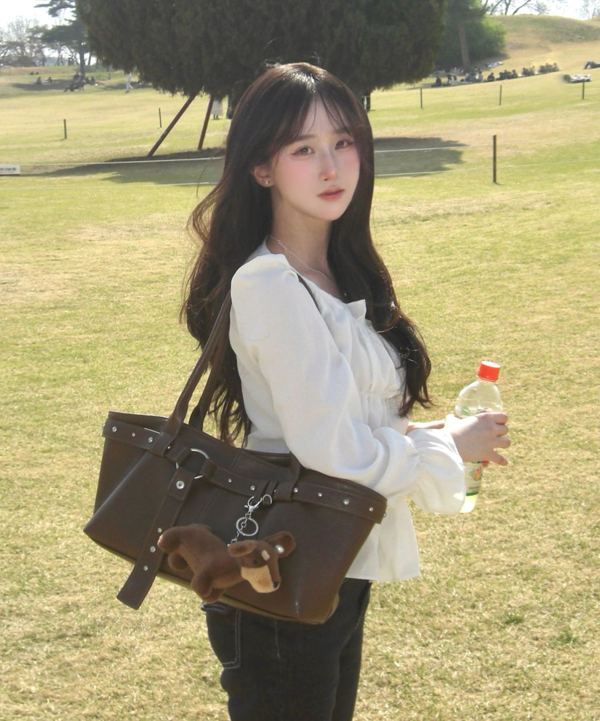 레이몬트(RAIMENT) Stud Strap Boat Bag_Brown
