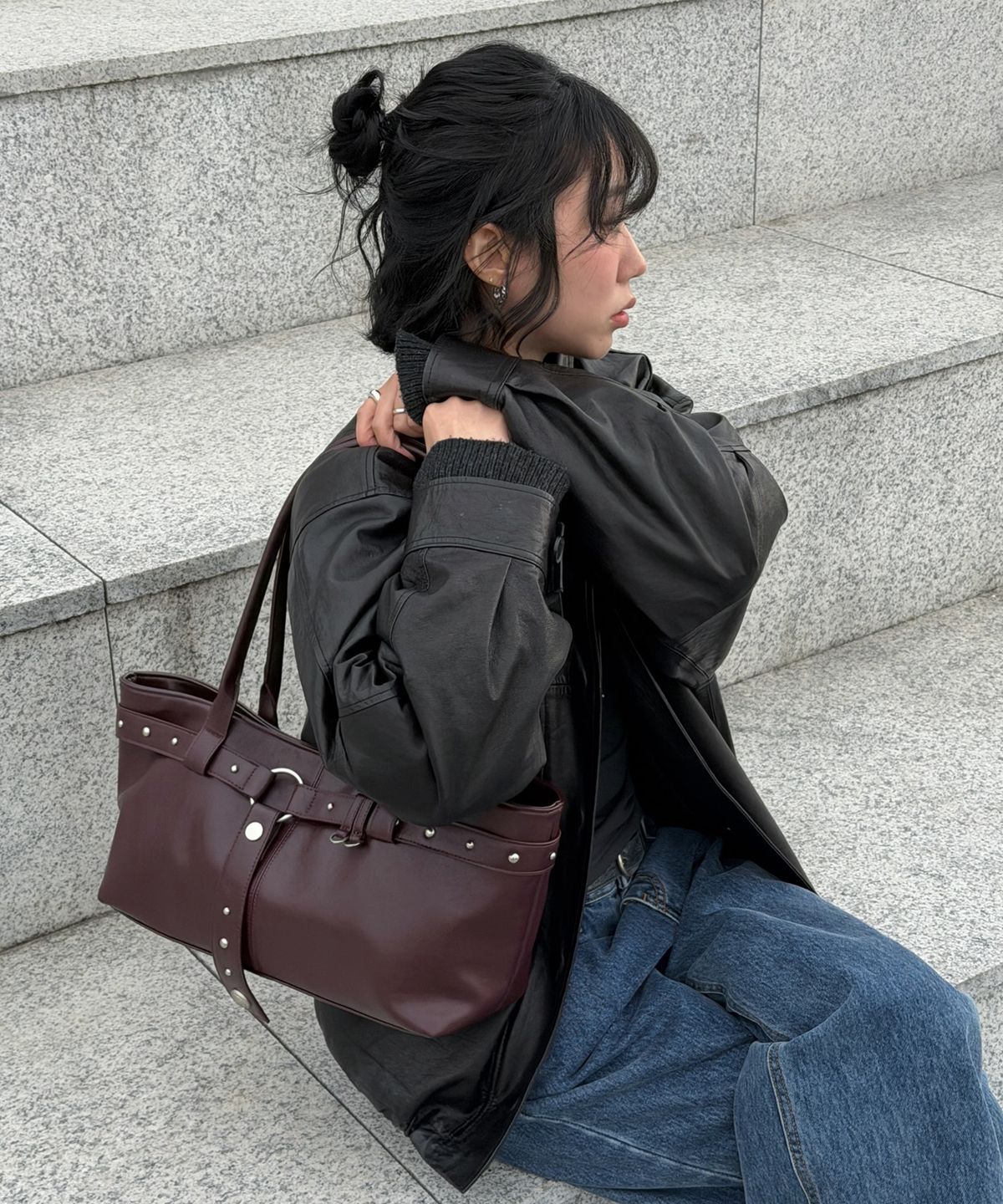 레이몬트(RAIMENT) Stud Strap Boat Bag_Red Brown