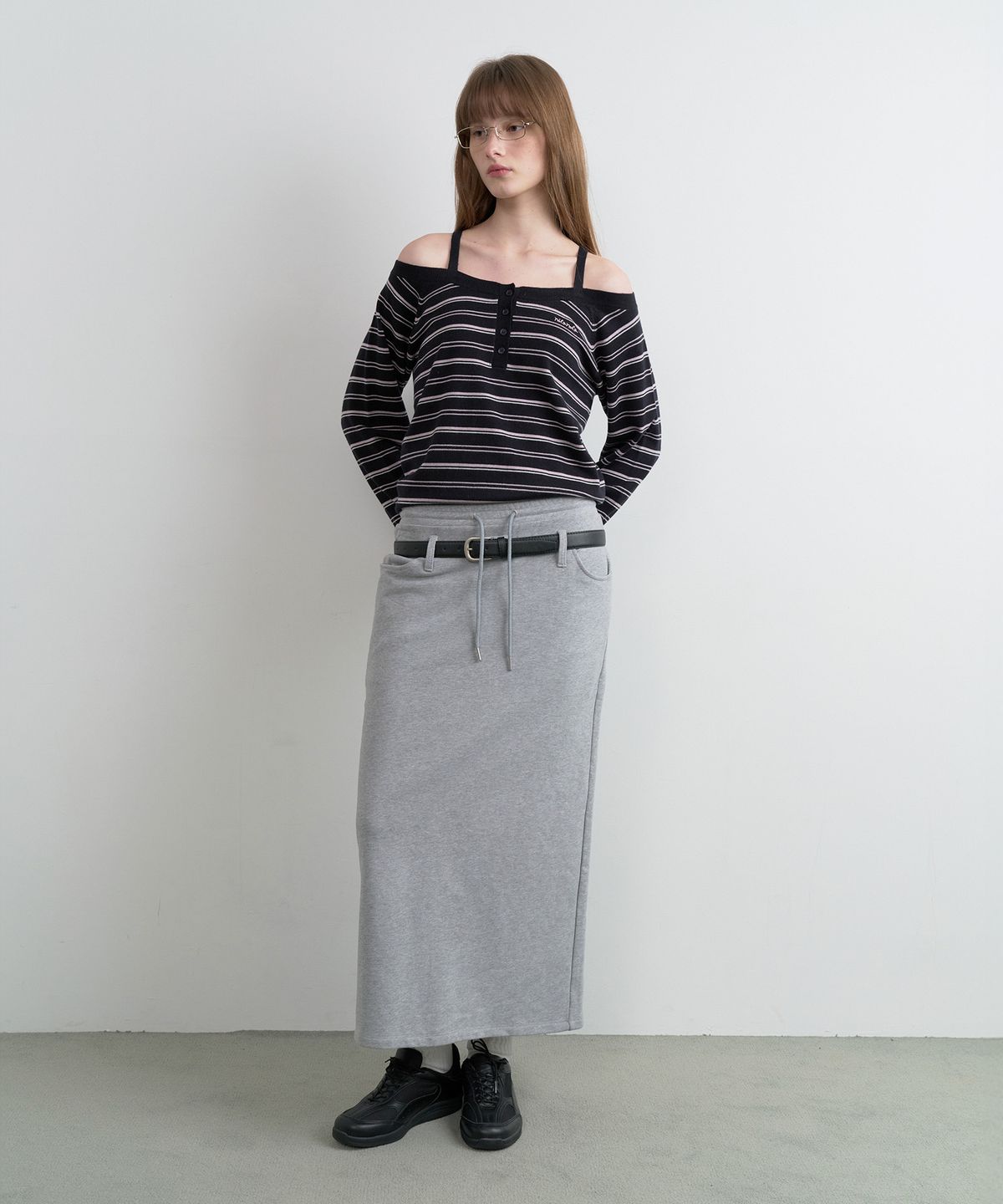 로라로라(ROLAROLA) BELT SET BACK SLIT SWEAT SKIRT GRAY
