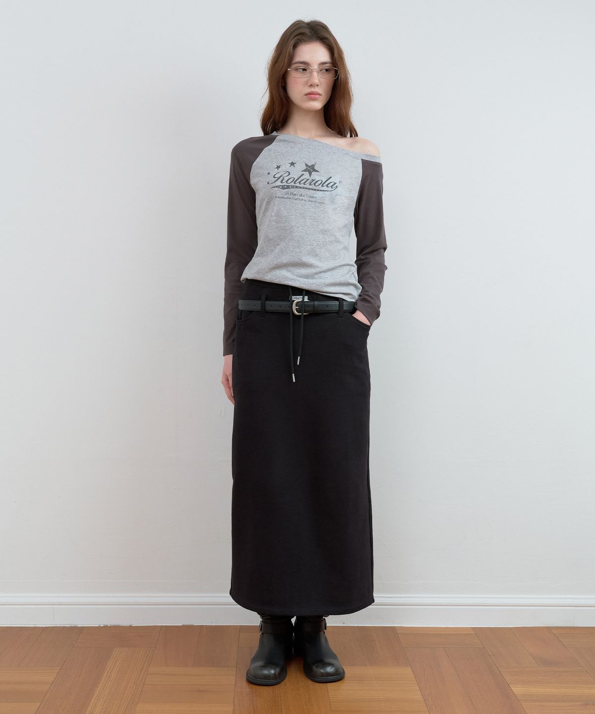 로라로라(ROLAROLA) BELT SET BACK SLIT SWEAT SKIRT BLACK