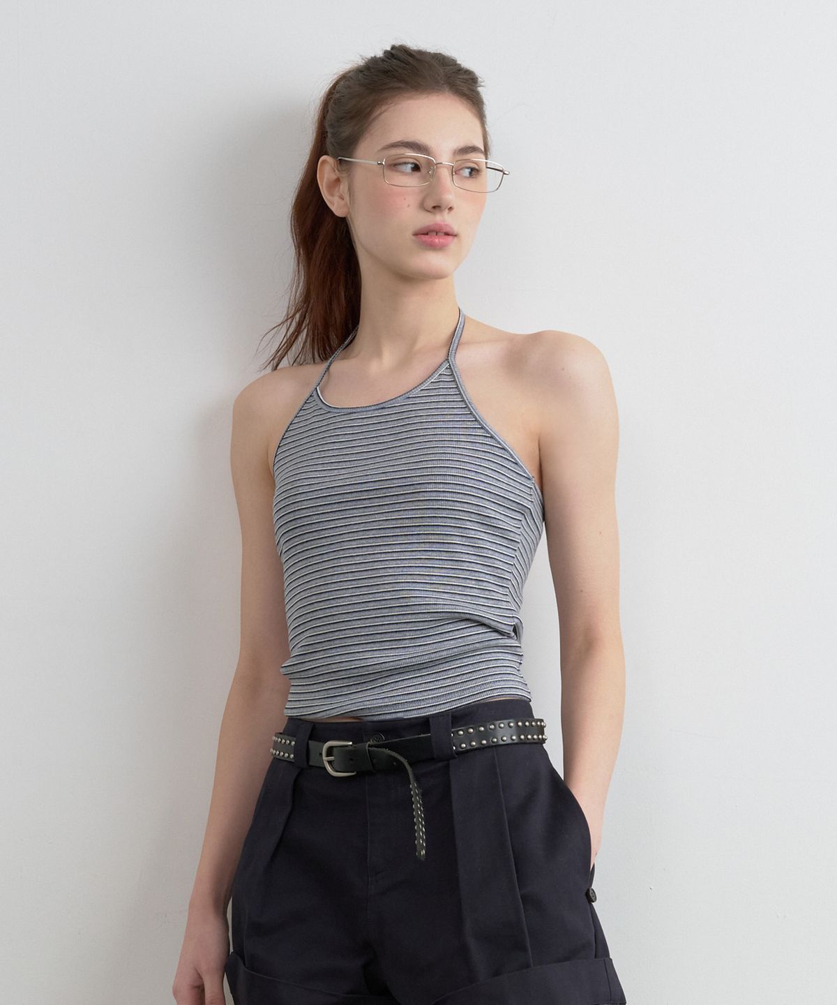 로라로라(ROLAROLA) STRIPE HALTER NECK TOP GRAY