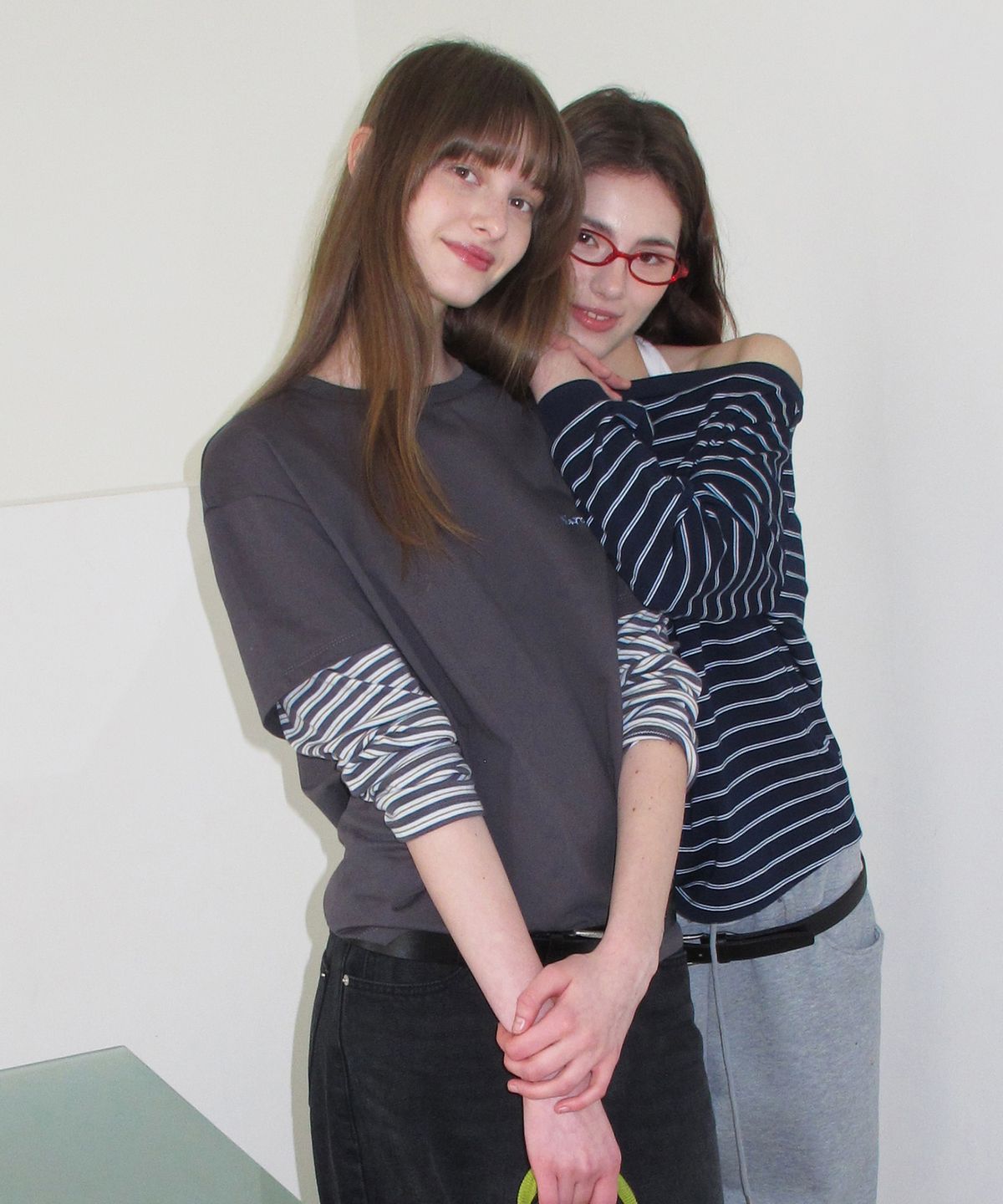 로라로라(ROLAROLA) LAYERED STRIPE T-SHIRT CHARCOAL