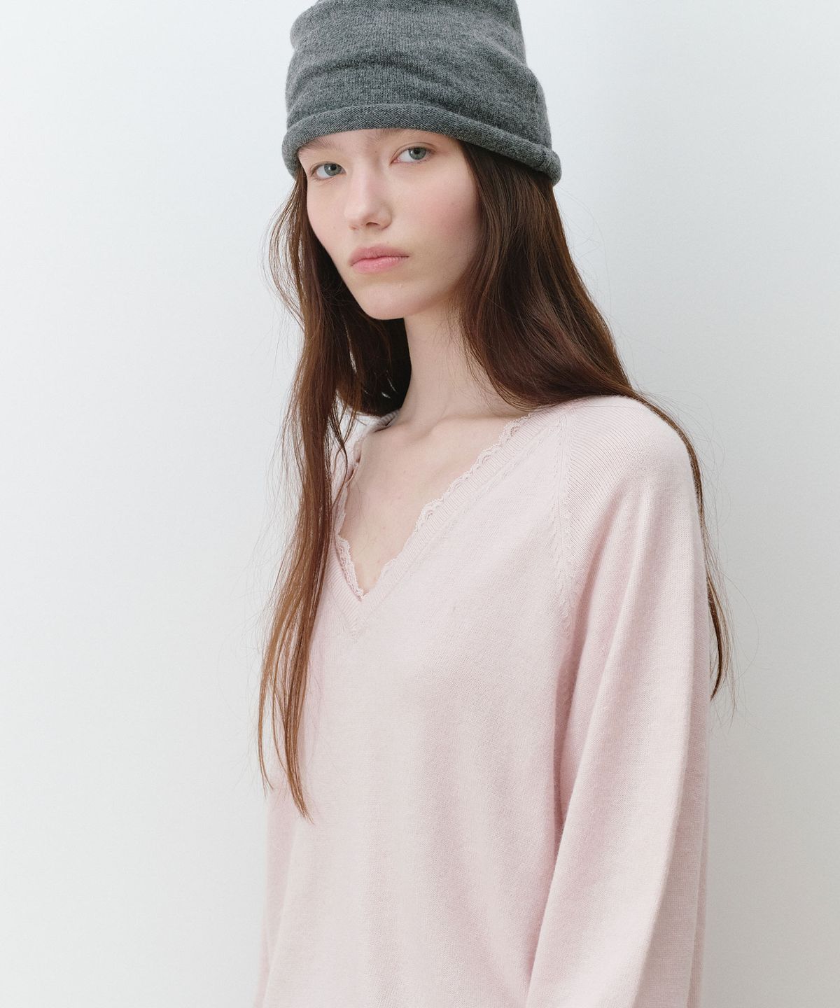 로라로라(ROLAROLA) LACE V NECK KNIT LIGHT PINK