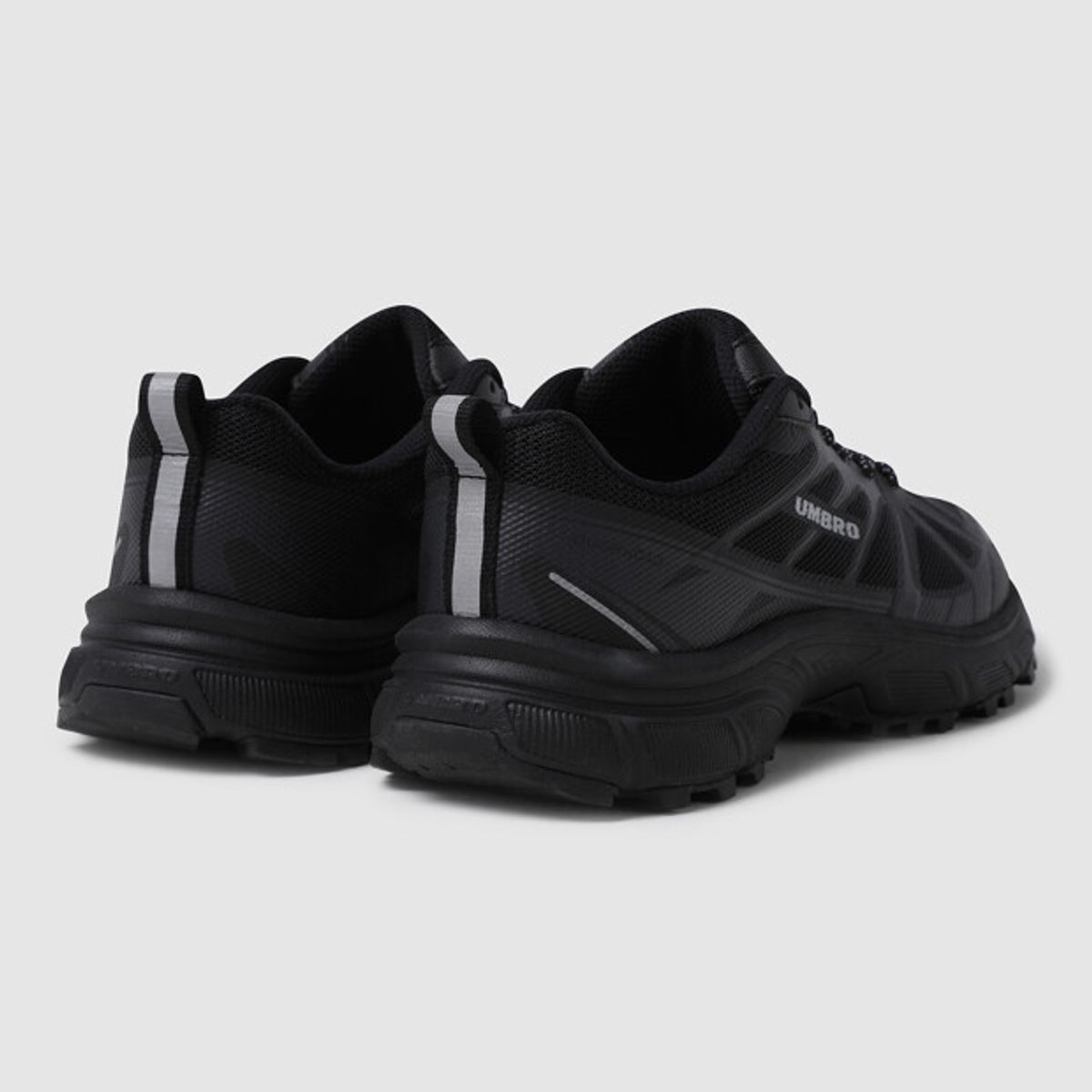 엄브로(UMBRO) VEILER (베일러) 블랙 UR123CTP32