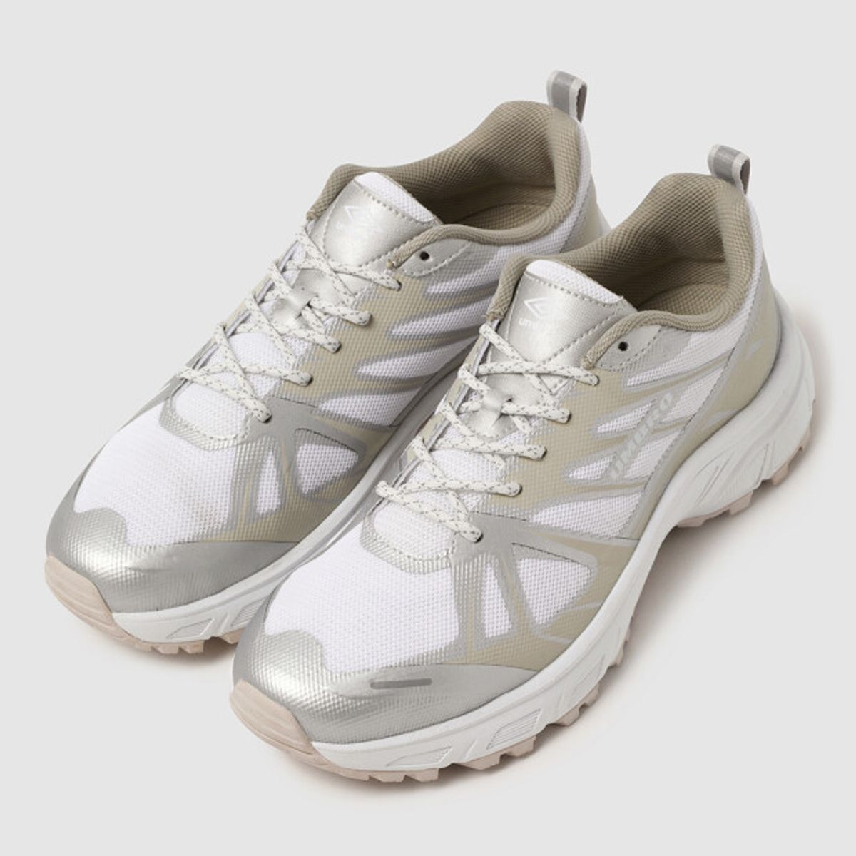 엄브로(UMBRO) VEILER (베일러) 화이트 UR123CTP32