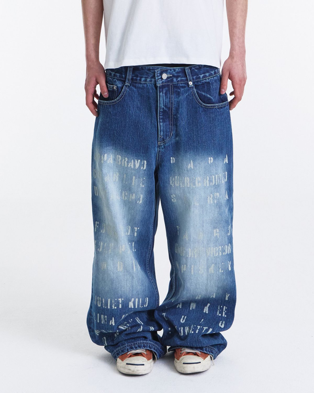 기철(KICHUL) Phonetic Code Printed Wide Denim Pants (Indigo)