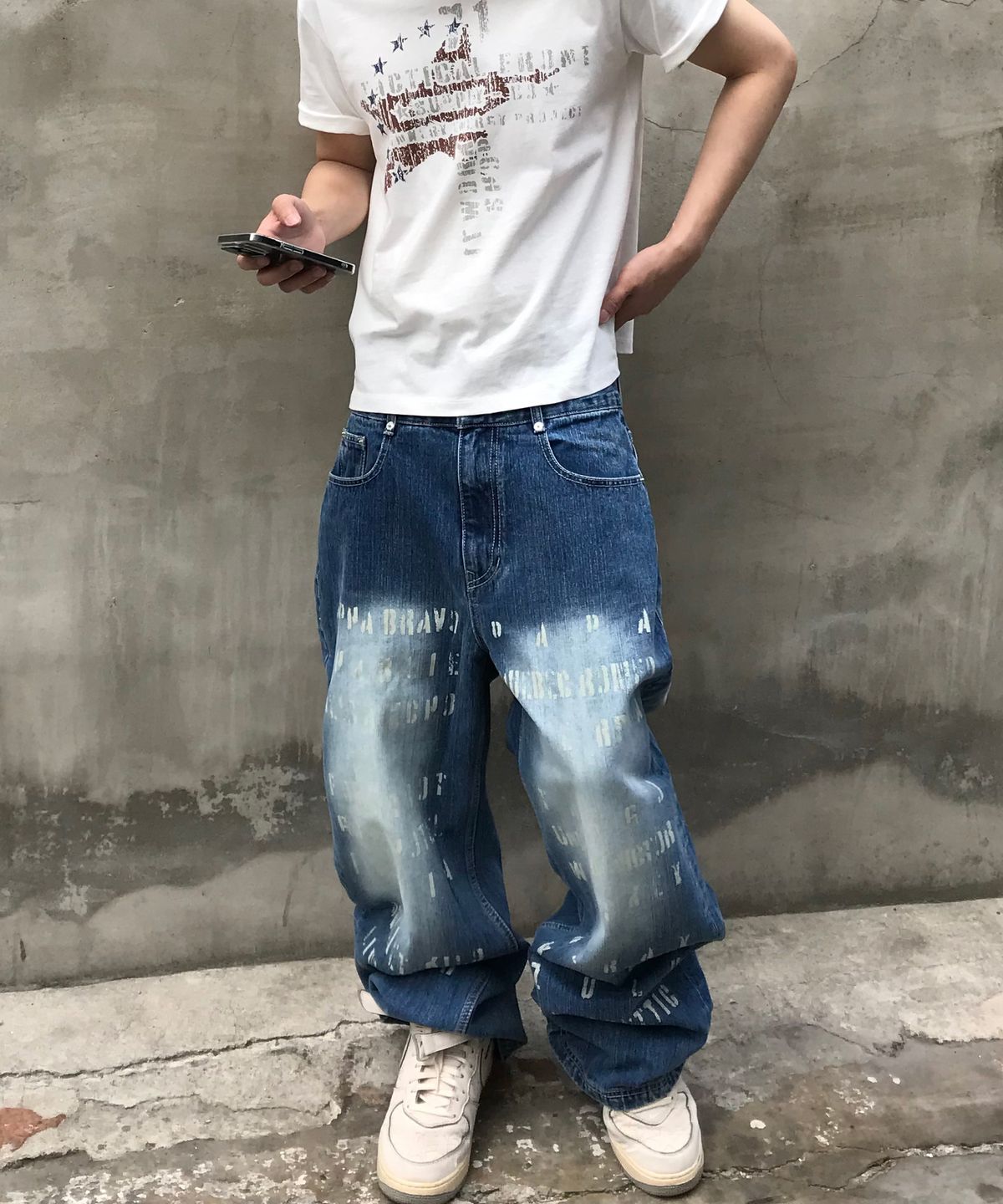 기철(KICHUL) Phonetic Code Printed Wide Denim Pants (Indigo)