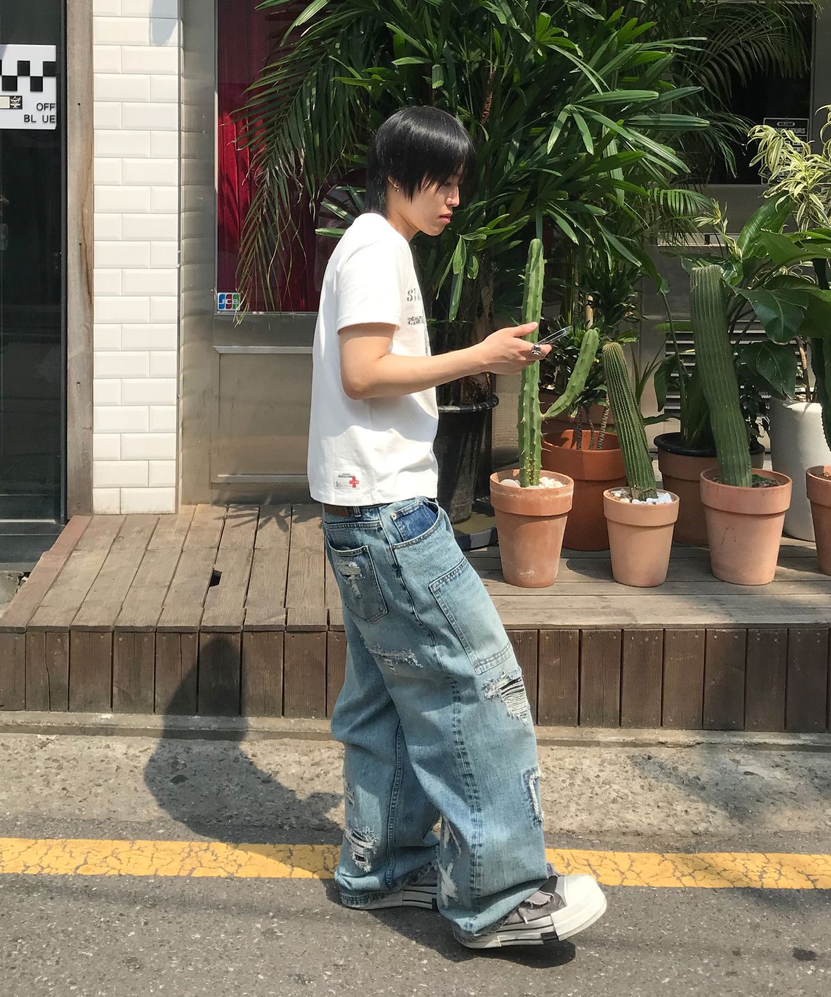 기철(KICHUL) Square Patch Cut Wide Denim Pants (Mid Blue)