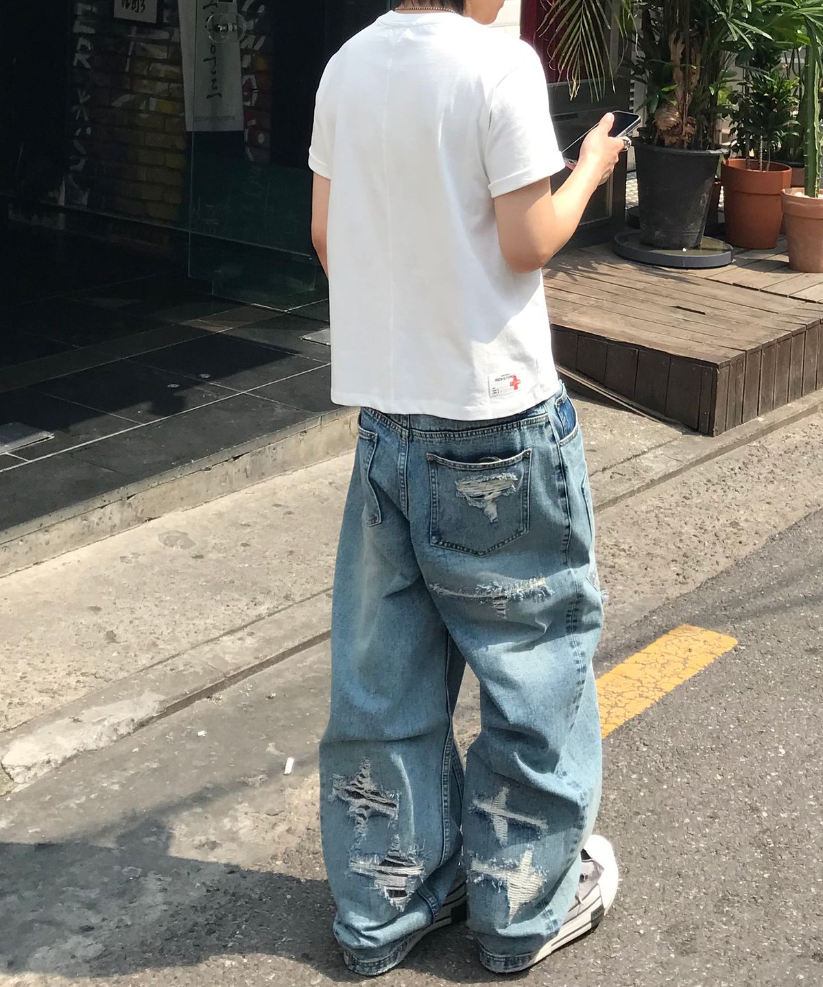 기철(KICHUL) Square Patch Cut Wide Denim Pants (Mid Blue)