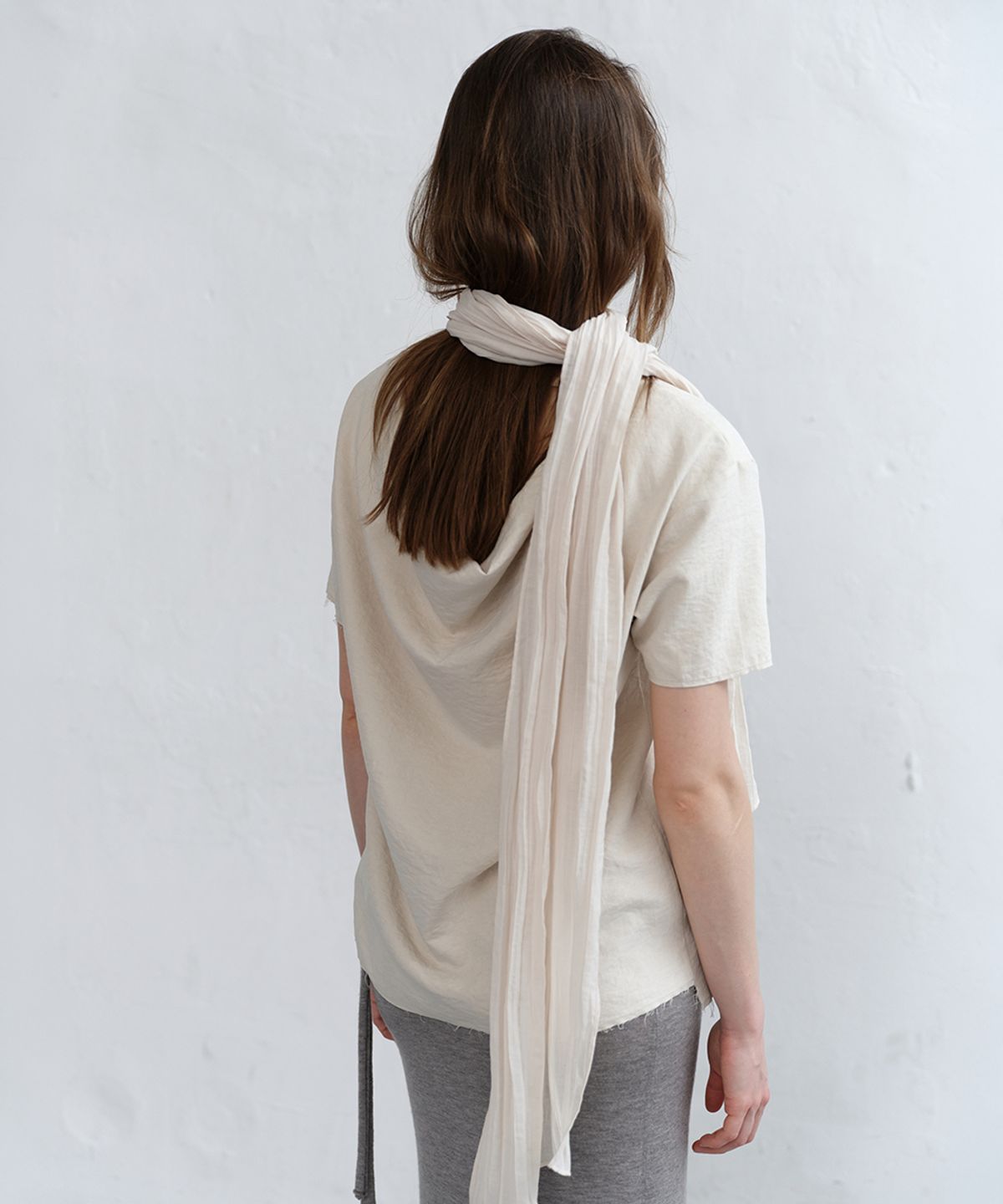 로우타이드(LOW TIDE) SHEER PLEATS SCARF [BEIGE]