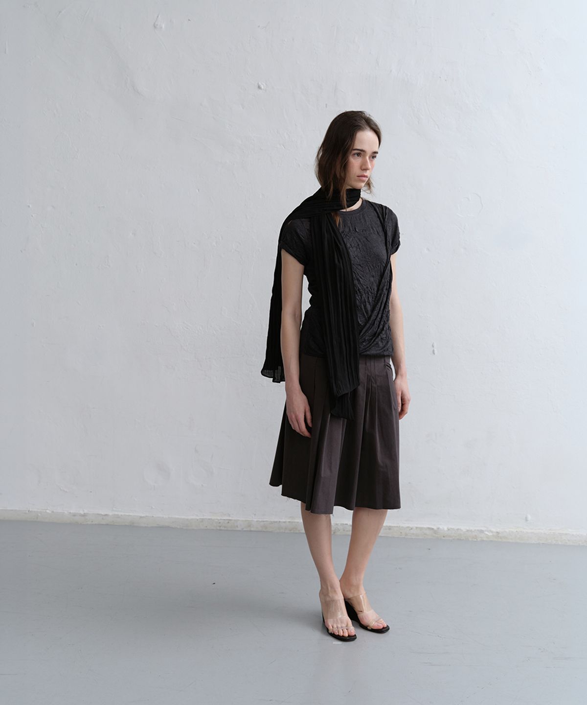 로우타이드(LOW TIDE) SHEER PLEATS SCARF [BLACK]