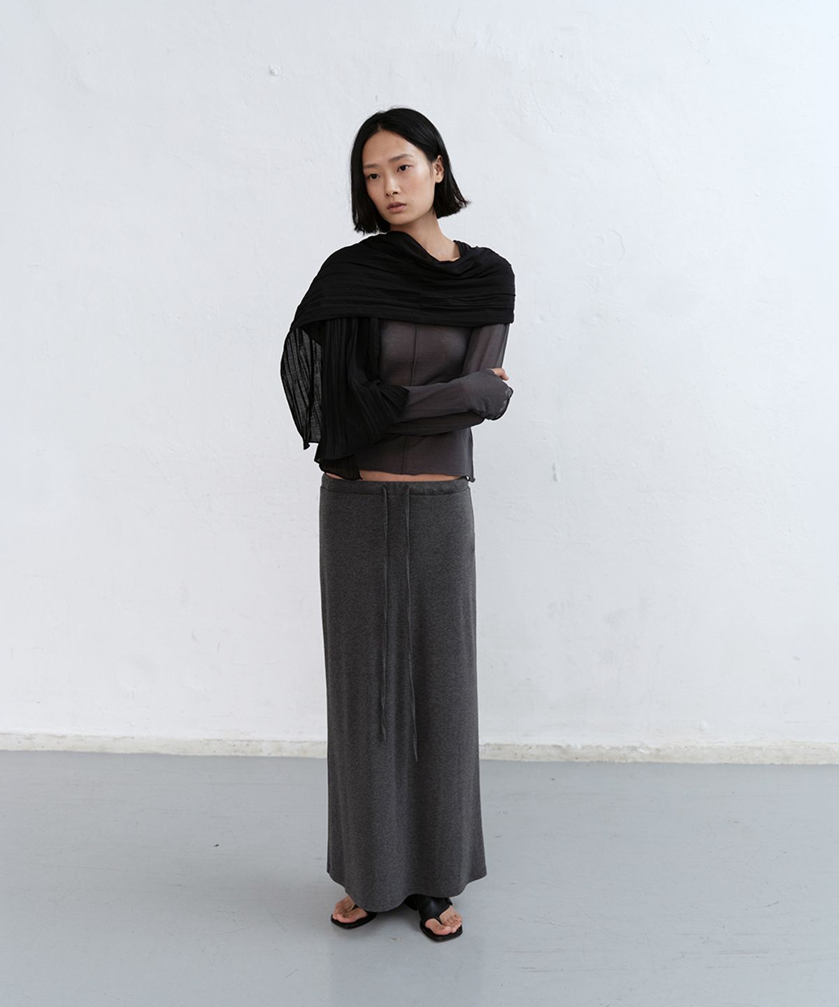 로우타이드(LOW TIDE) SHEER PLEATS SCARF [BLACK]