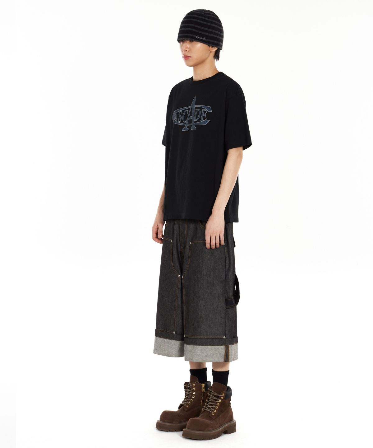 아이돈워너셀(IDWS) Cade Sign T-Shirt Black