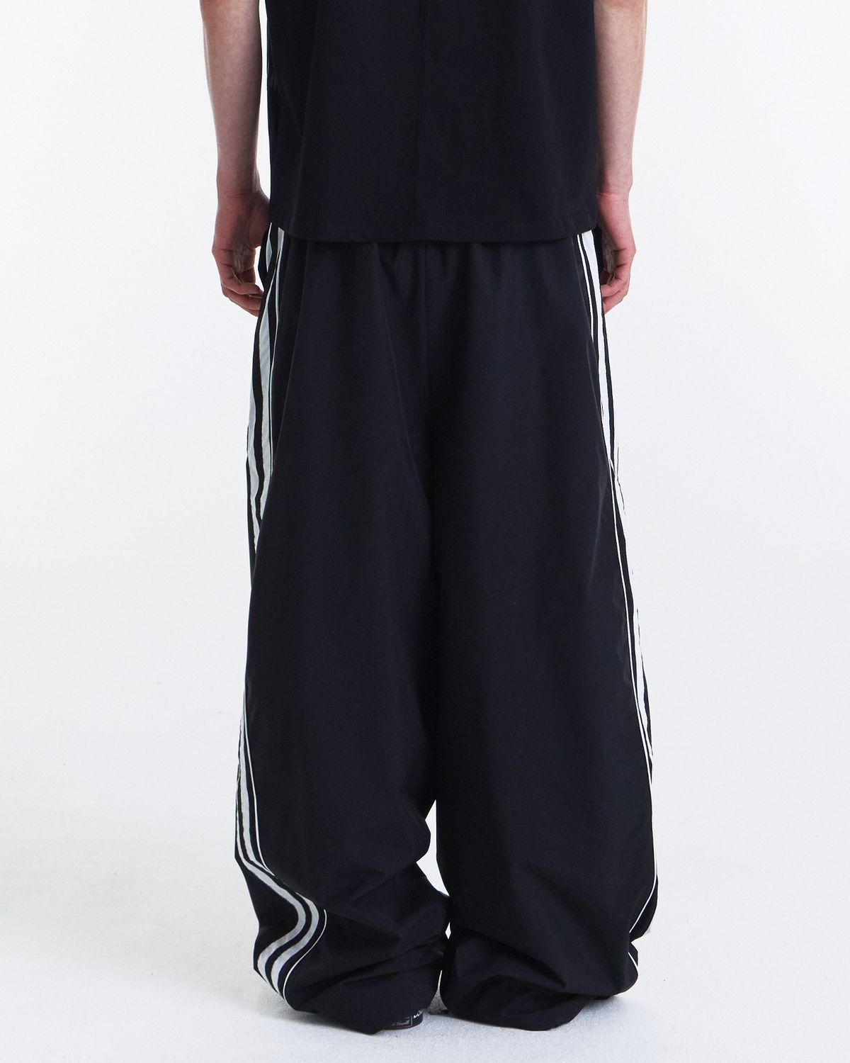 기철(KICHUL) Layer Side Line Track Pants (Black)