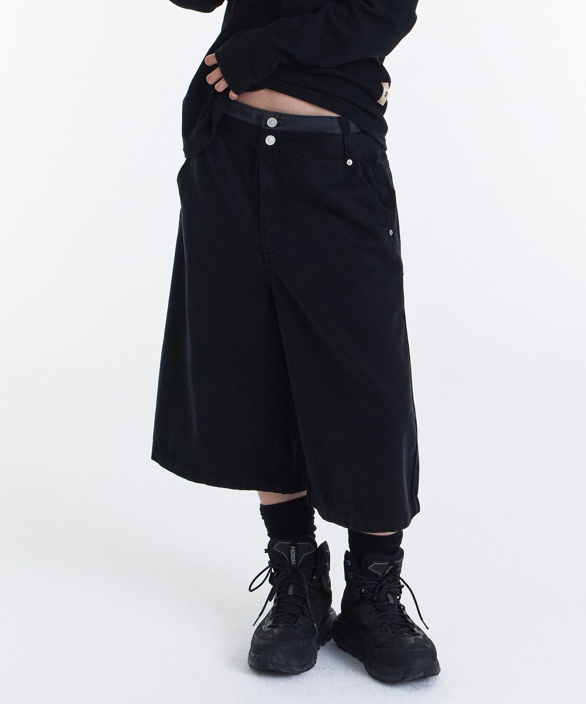 기철(KICHUL) Double Waist Bermuda Cotton Pants (Black)