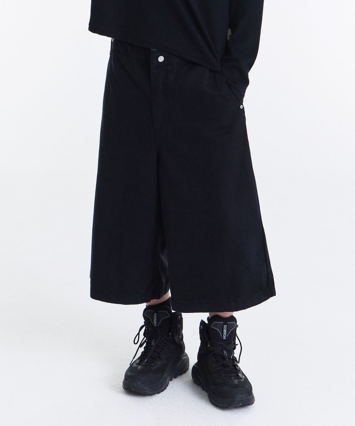 기철(KICHUL) Double Waist Bermuda Cotton Pants (Black)