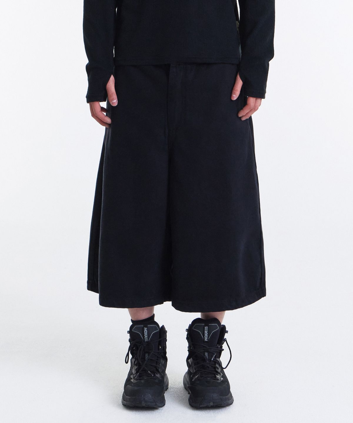 기철(KICHUL) Double Waist Bermuda Cotton Pants (Black)