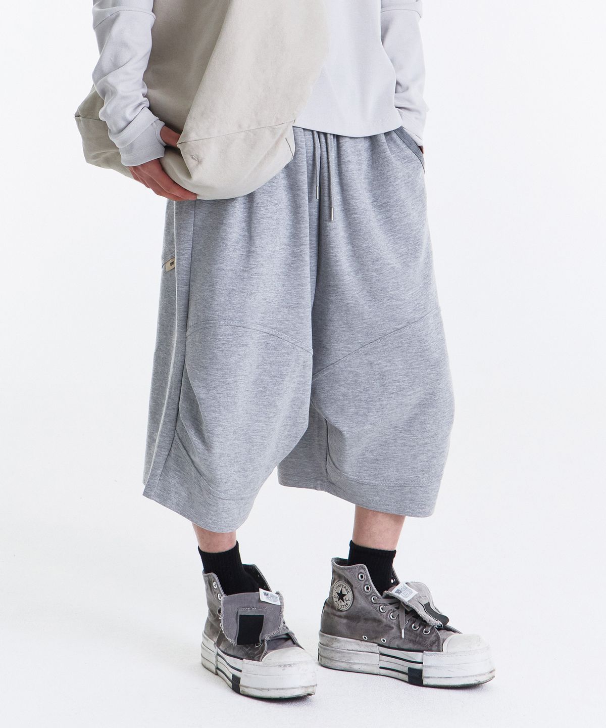 기철(KICHUL) Flow Knee Bermuda Sweat Pants (Melange Grey)