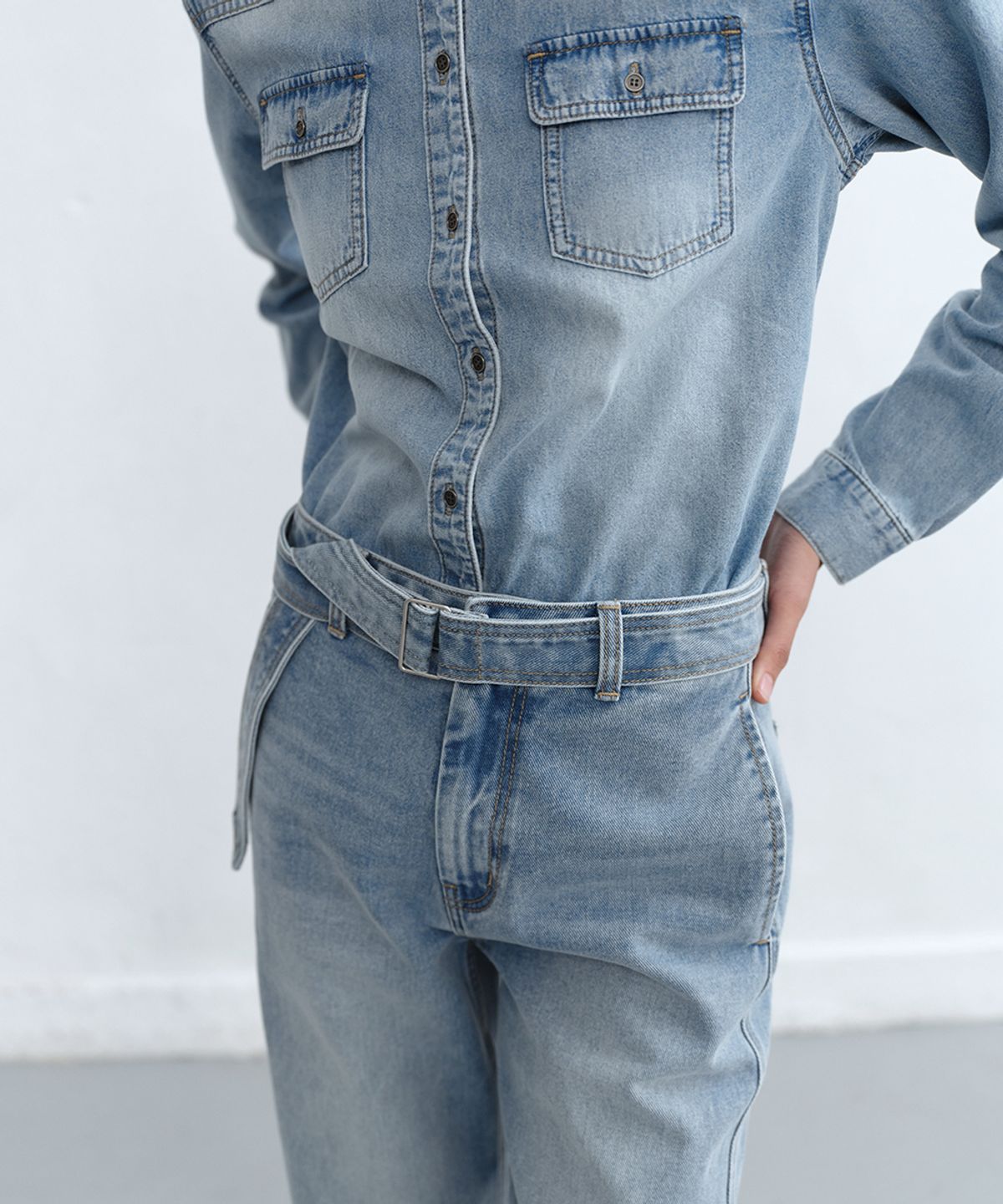 로우타이드(LOW TIDE) STITCHED BELT DENIM PANTS [LIGHT BLUE]